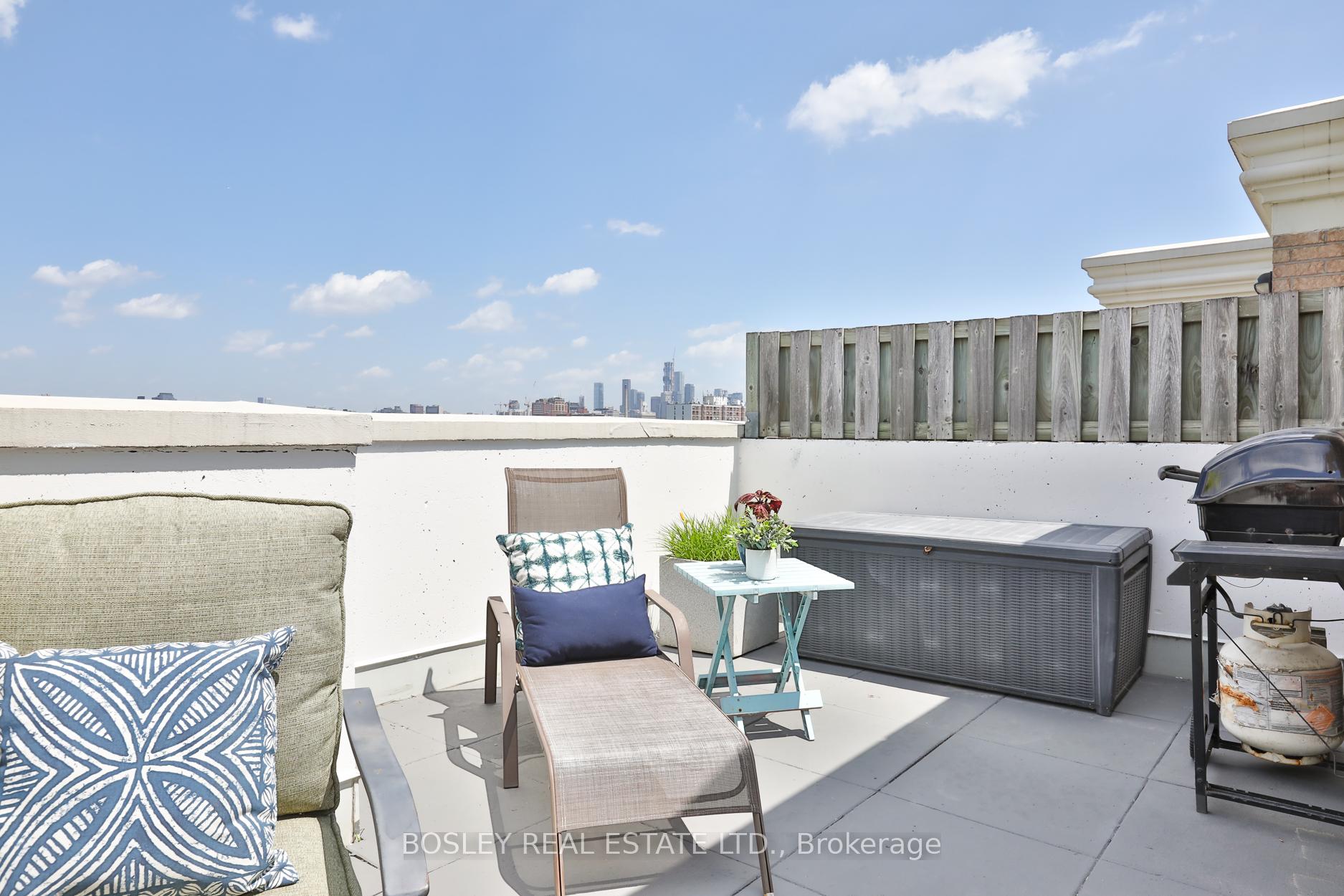 2 Bedrooms Condo at 1000 King, Toronto For sale