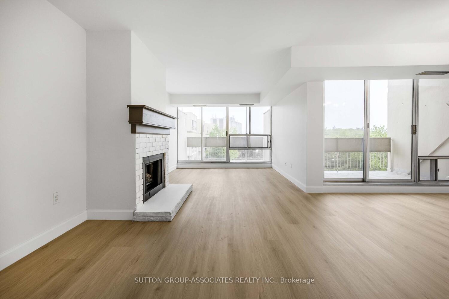 3 Bedrooms Condo at 1300 Marlborough, Oakville For sale