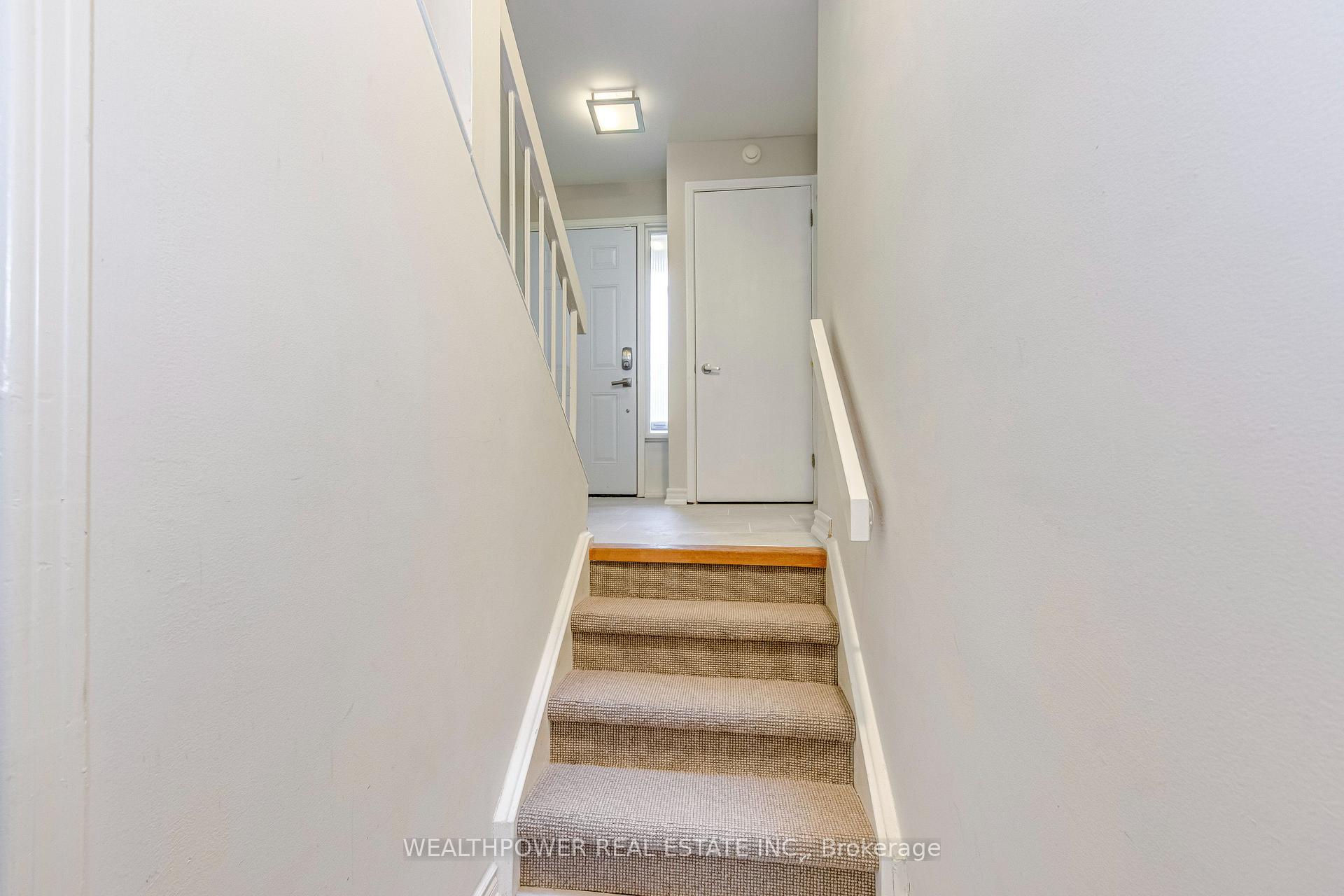 3 Bedrooms Condo at 1250 Marlborough, Oakville For sale