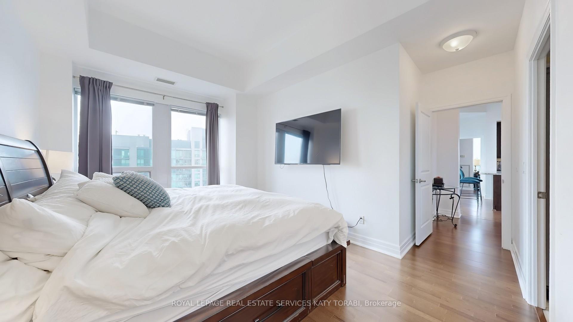3 Bedrooms Condo at 628 Fleet, Toronto For sale