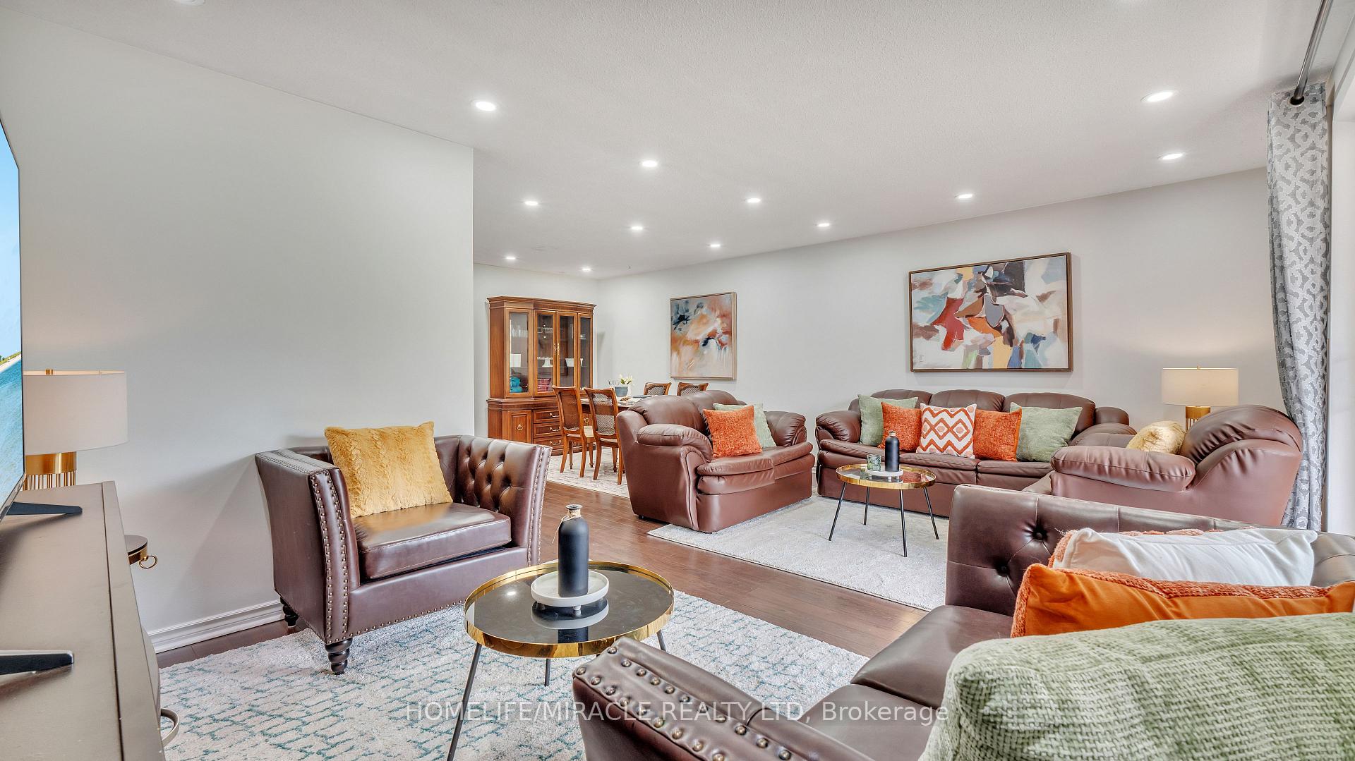 3 Bedrooms Condo at 91 Muir, Toronto For sale