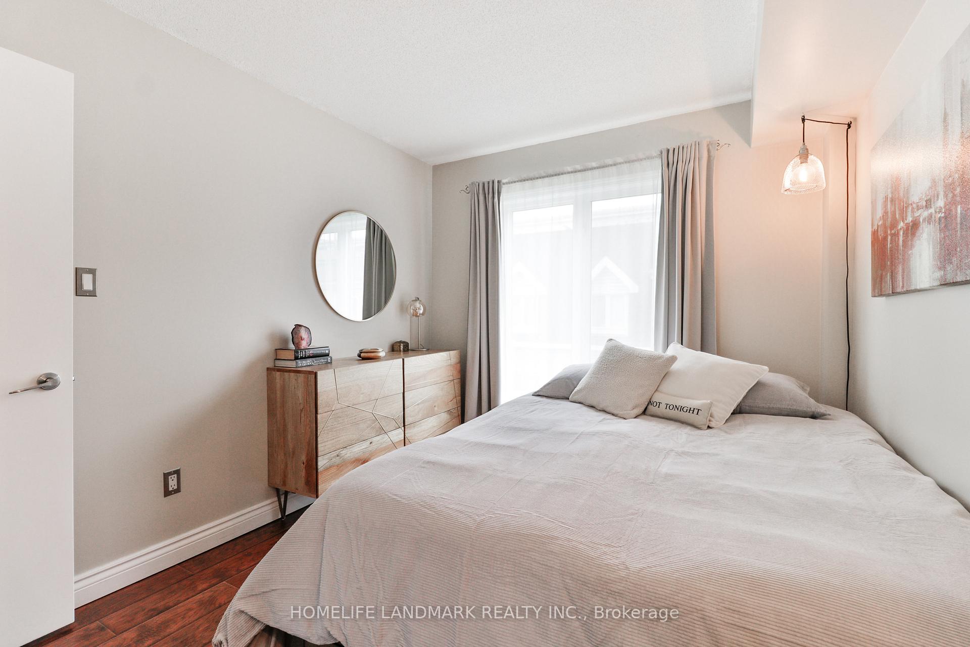 3 Bedrooms Condo at 26 Laidlaw, Toronto For sale