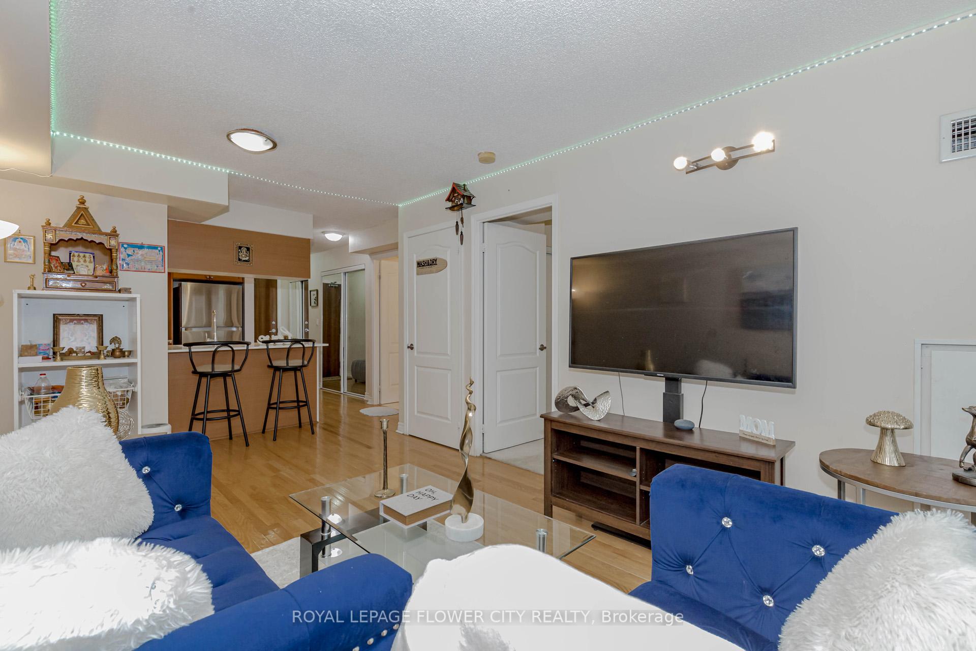 2 Bedrooms Condo at 1 Elm,  Mississauga For sale