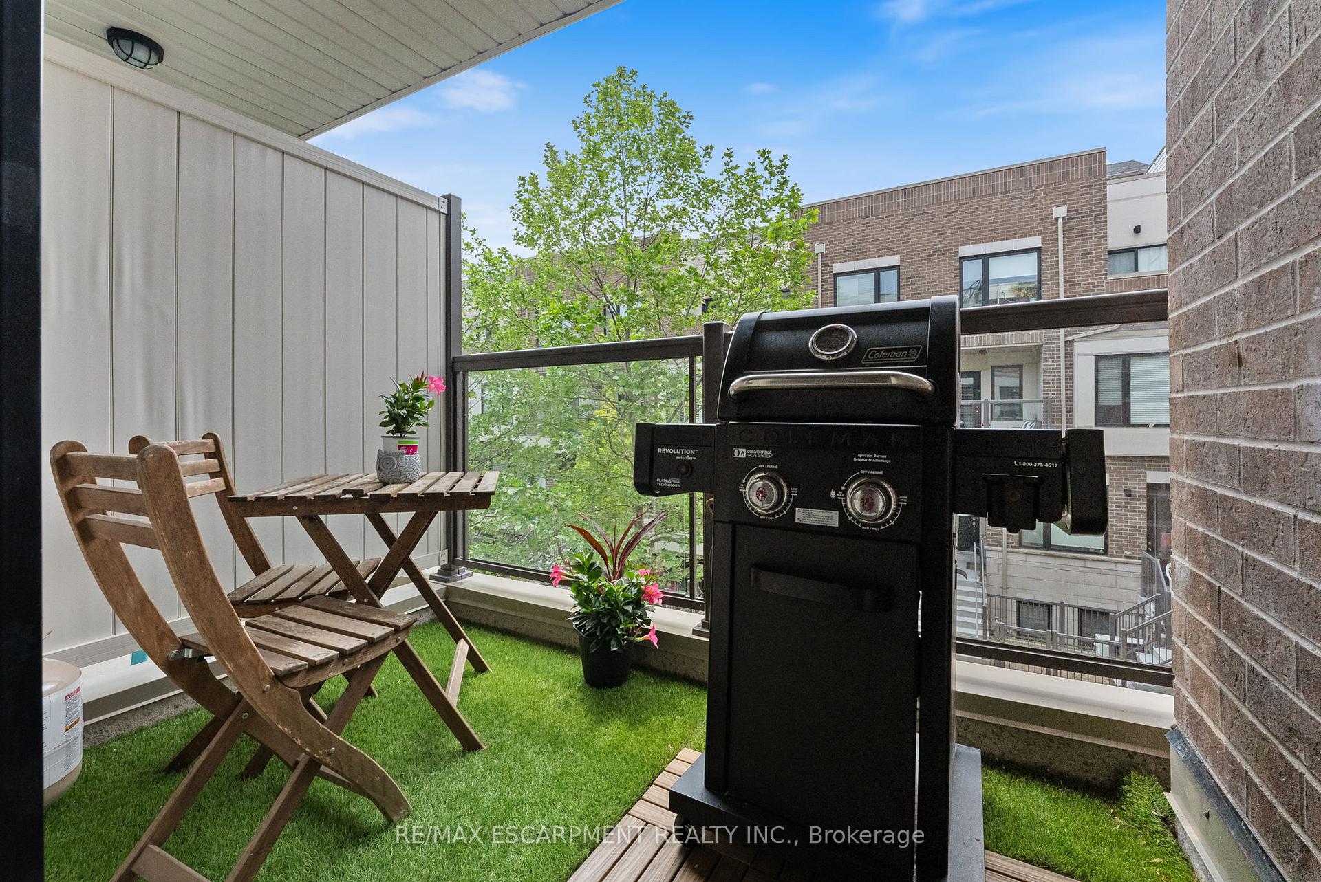 2 Bedrooms Condo at 6 Drummond, Toronto For sale