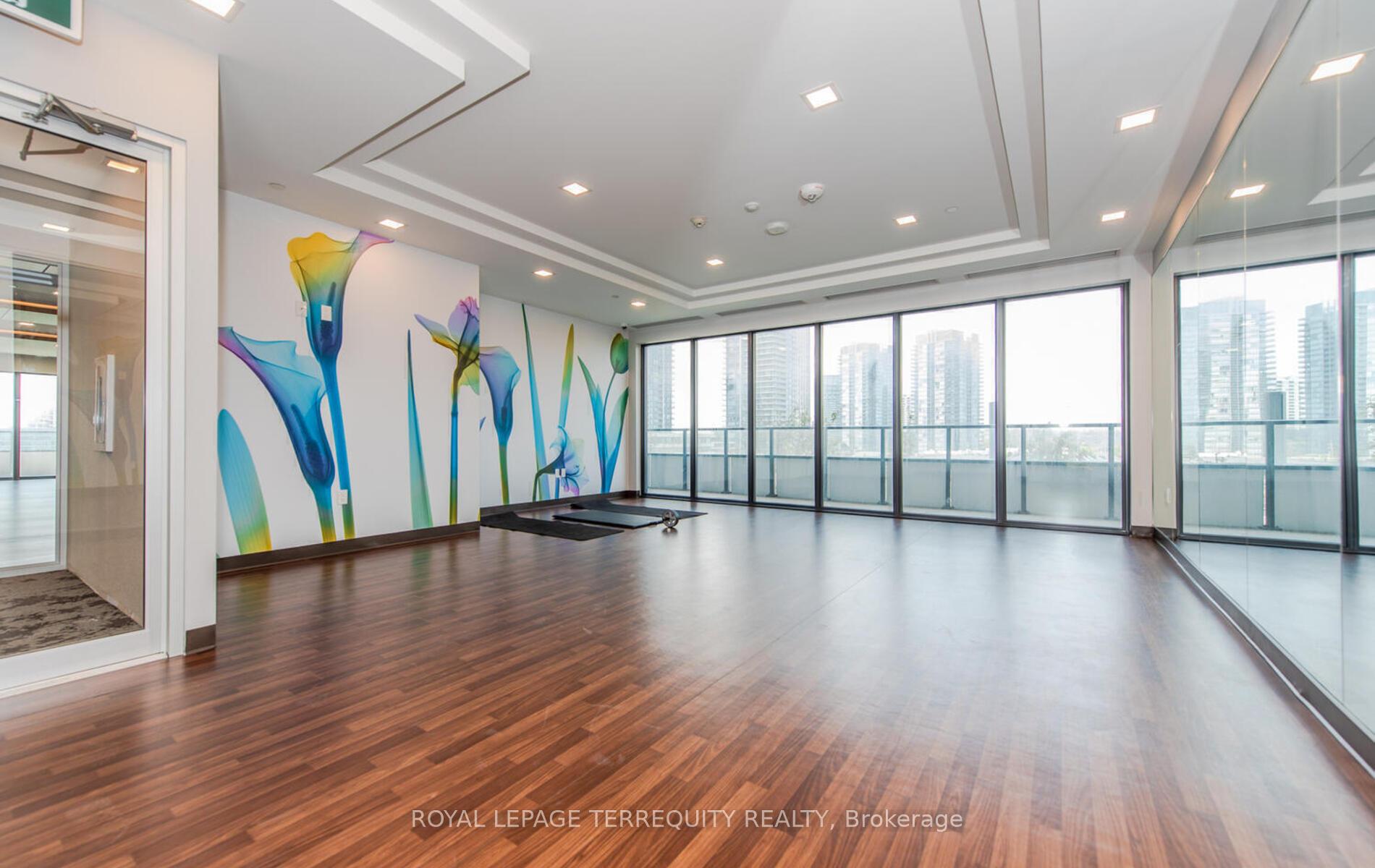 2 Bedrooms Condo at 30 Shore Breeze,  Toronto For sale