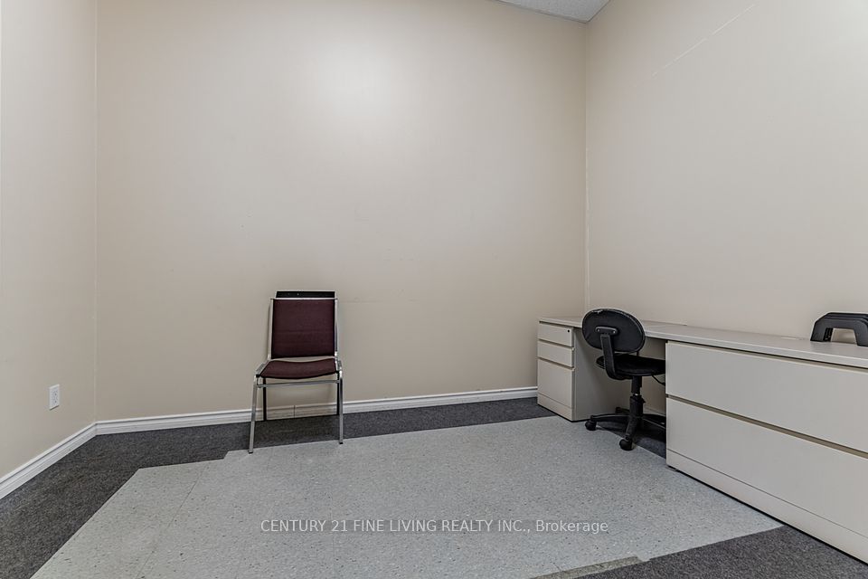 https://trreb-image.ampre.ca/7CPbIMqhxd2OeB715WAep_PxB0jS9oR3DFpUrdyAIRI/rs:fit:960:960/wm:.5:so:0:50:.4/wmsh:10/wmt:PHNwYW4gZm9yZWdyb3VuZD0nd2hpdGUnIGZvbnQ9JzY4Jz5DRU5UVVJZIDIxIEZJTkUgTElWSU5HIFJFQUxUWSBJTkMuLCBCcm9rZXJhZ2U8L3NwYW4-/L3RycmViL2xpc3RpbmdzLzQwLzYxLzMxLzEzL3AvNGQ1OTliNmUtYzFkZS00ZmQ3LThkZTQtNjZkYWJkZDgwYmYyLmpwZw.jpg