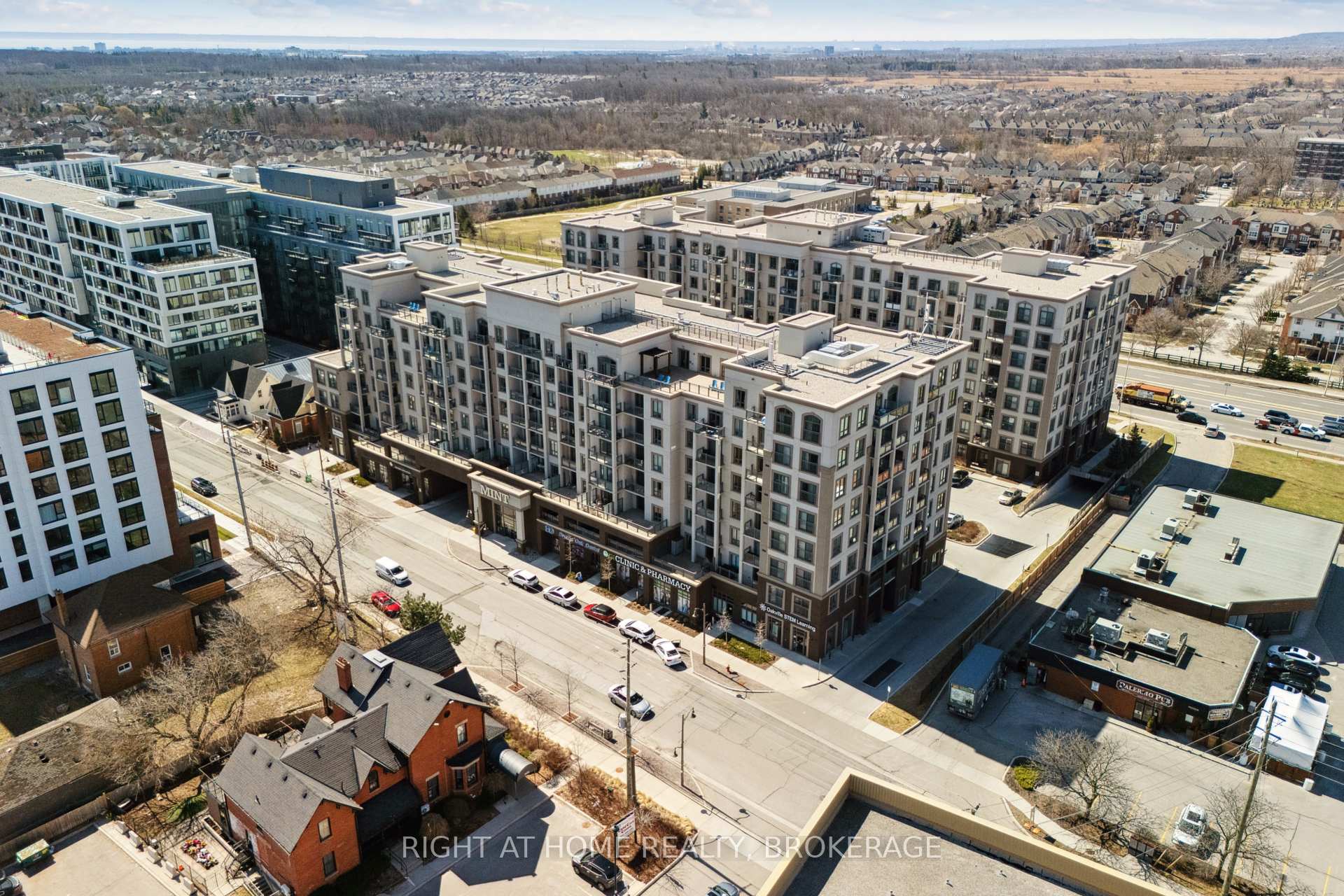 1 Bedroom Condo at 2486 Old Bronte, Oakville For sale