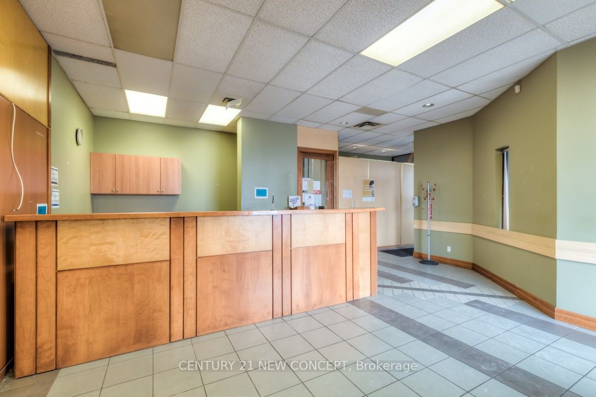 4250 Weston Road, #100 & Part of 101