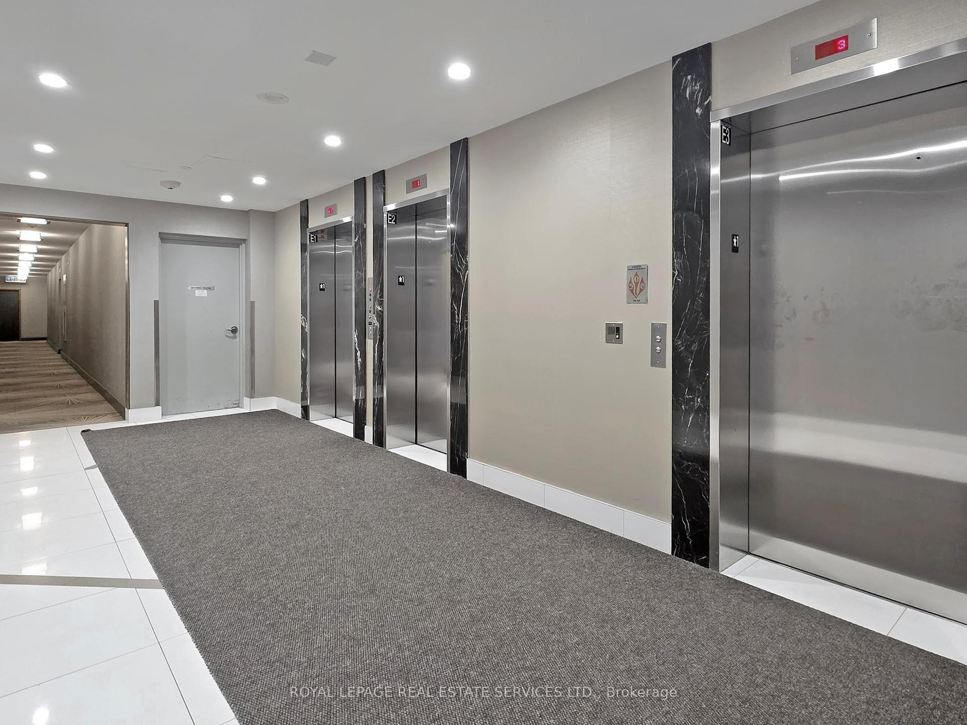 3 Bedrooms Condo at 5025 Four Springs, Mississauga For sale