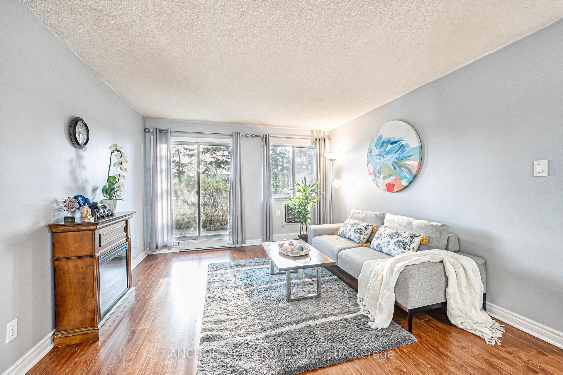 2 Bedrooms Condo at 65 Trailwood,  Mississauga For sale