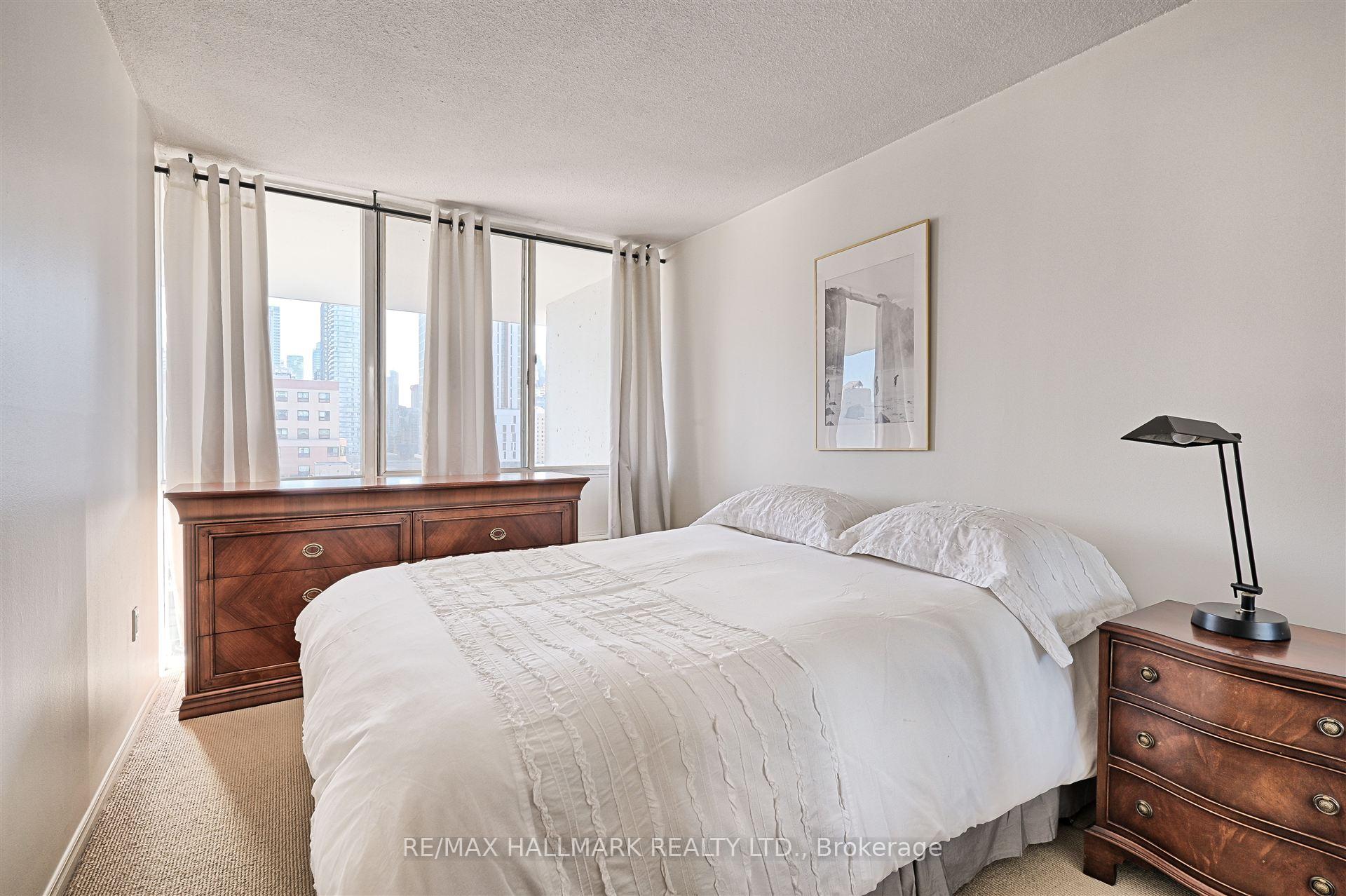 2 Bedrooms Condo at 86 Gerrard, Toronto For sale