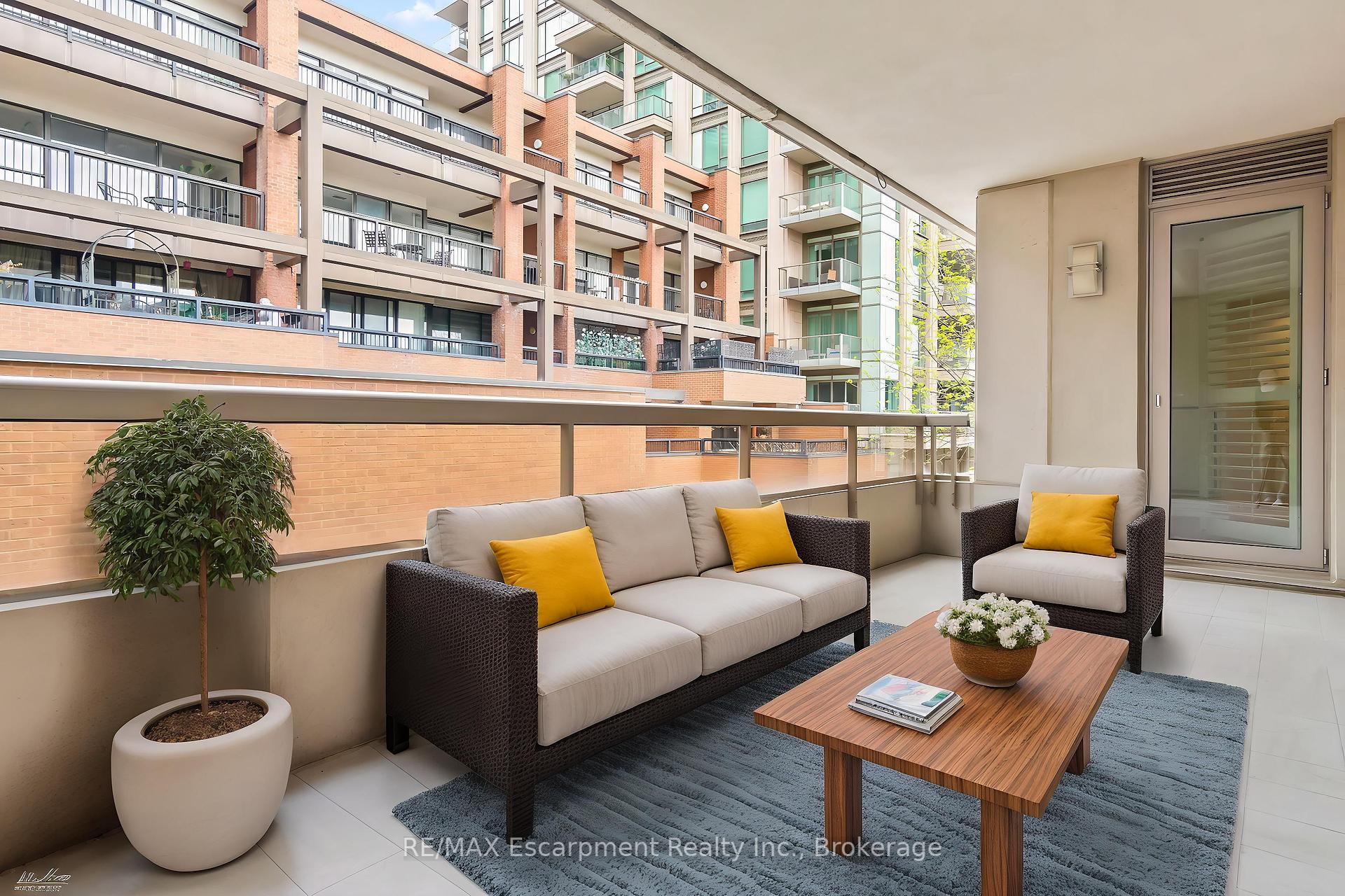 3 Bedrooms Condo at 68 Yorkville, Toronto For sale