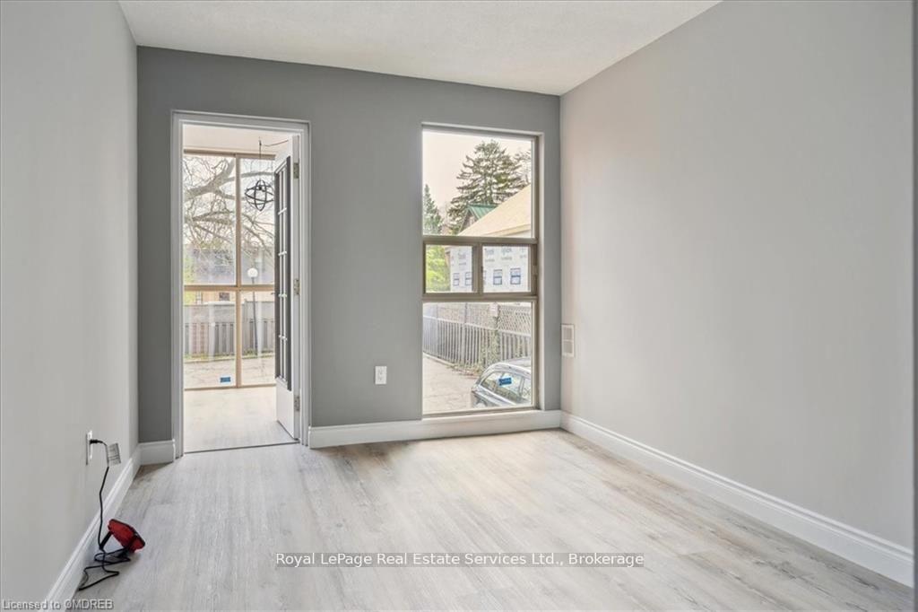 2 Bedrooms Condo at 162 REYNOLDS,  Oakville For sale