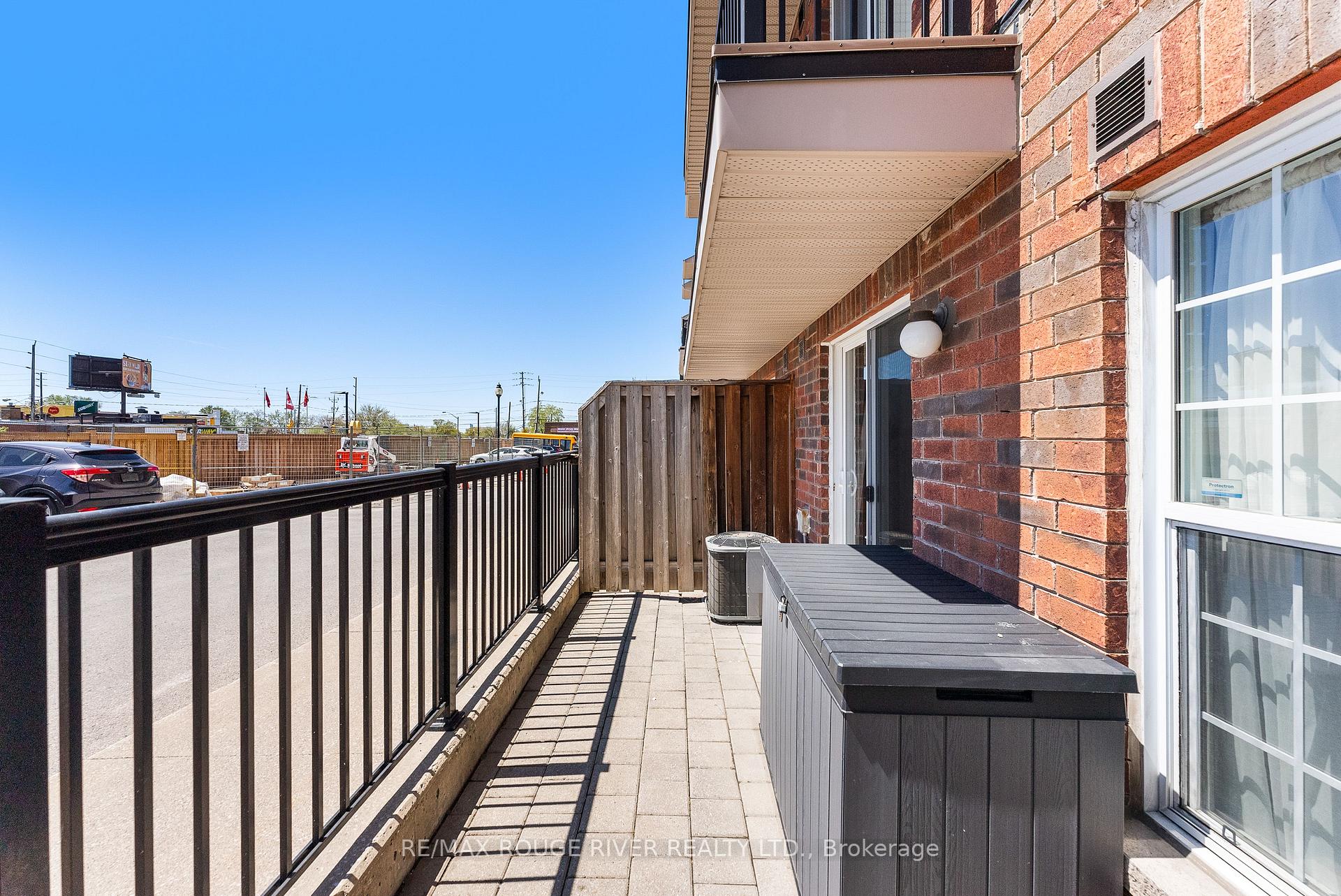 3 Bedrooms Condo at 25 Strangford, Toronto For sale