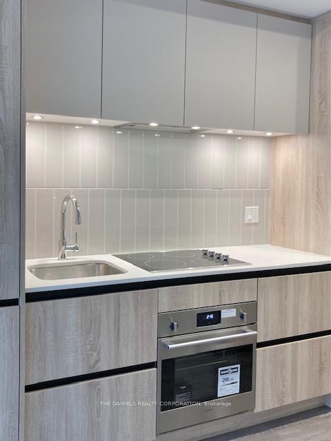 2 Bedrooms Condo at 8 Beverley Glen,  Vaughan For sale