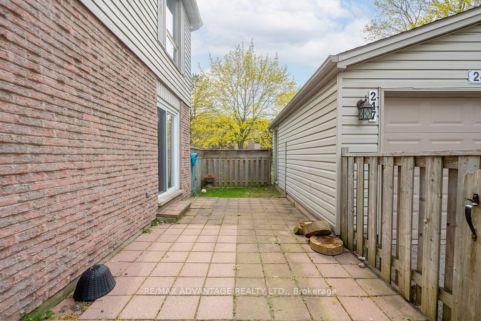 247 Everglade Crescent, London North, ON N6H 4M7