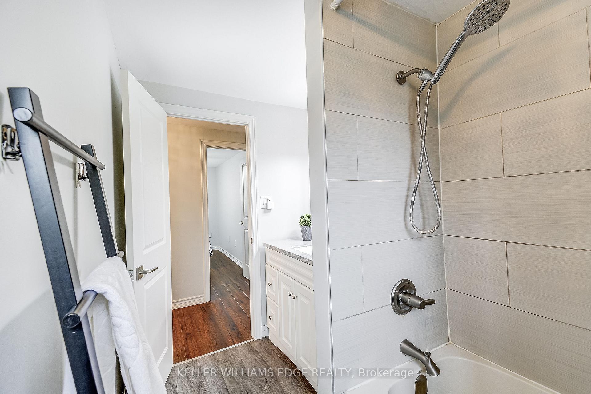 3 Bedrooms Condo at 1350 Limeridge, Hamilton For sale