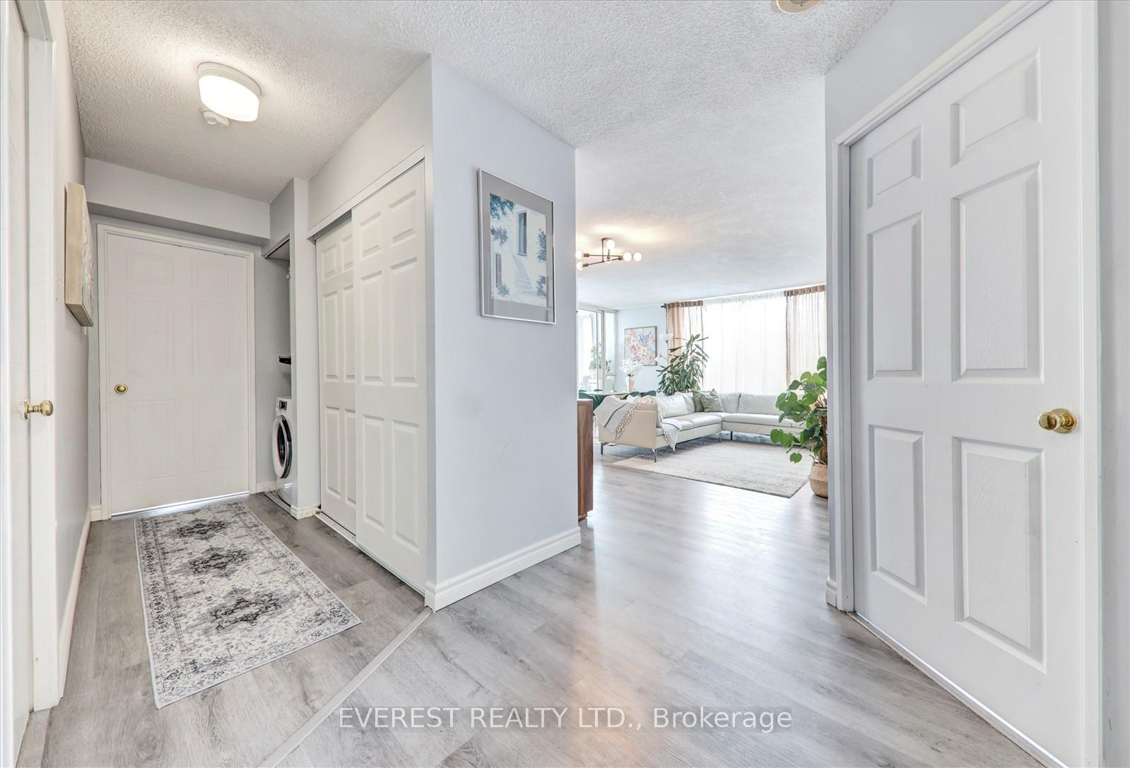 3 Bedrooms Condo at 3 Greystone Walk, Toronto For sale