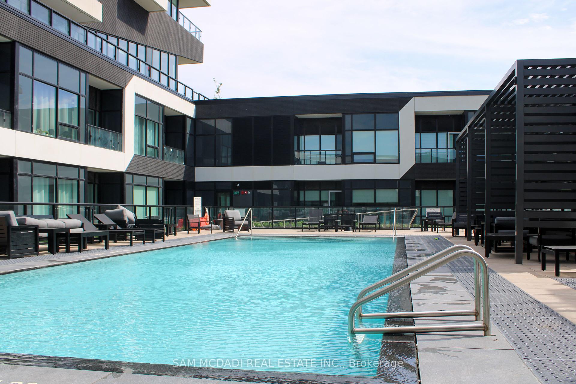 2 Bedrooms Condo at 2489 Taunton, Oakville For sale