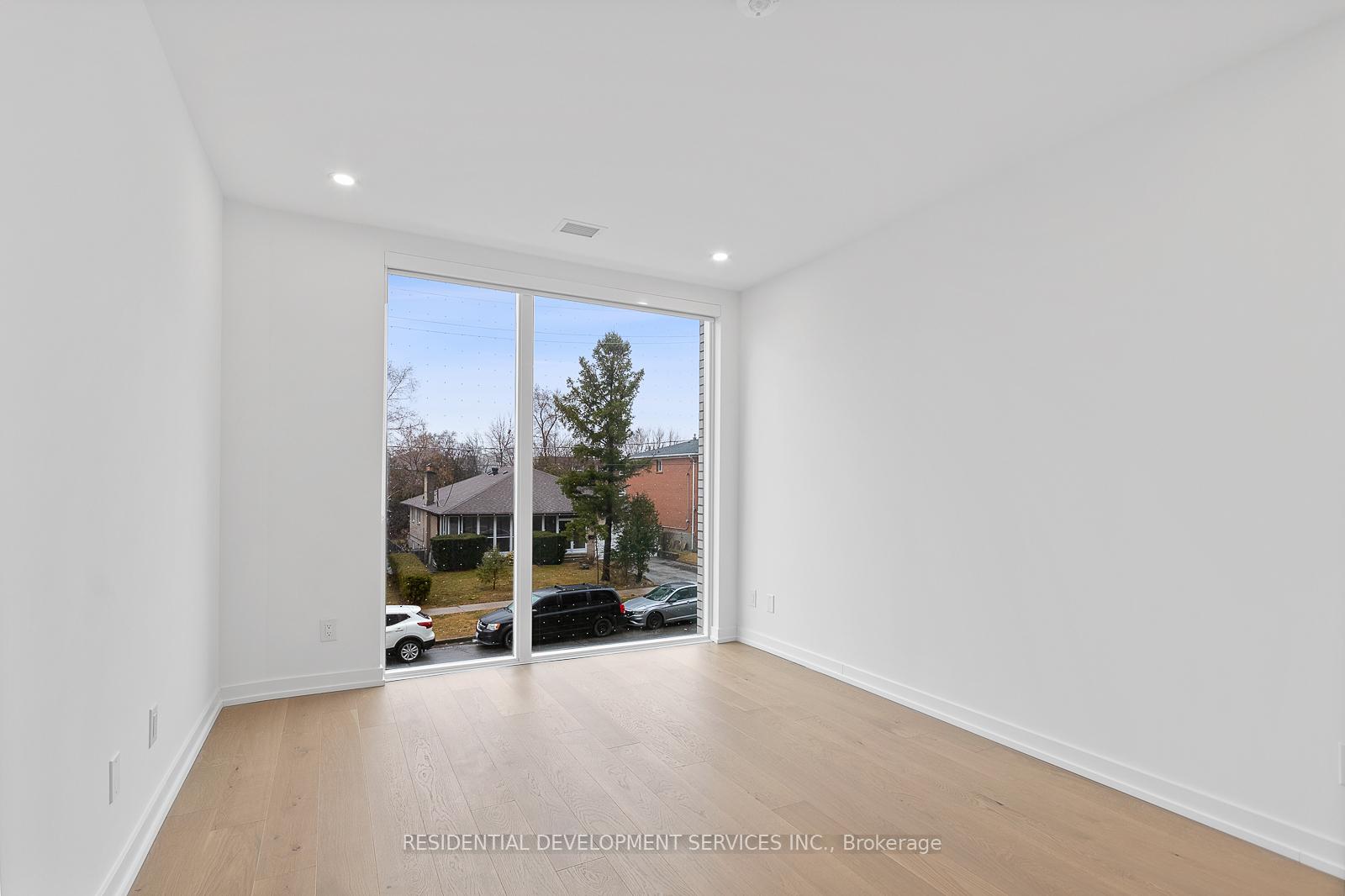 3 Bedrooms Condo at 15 Maryport Ave,  Toronto For sale