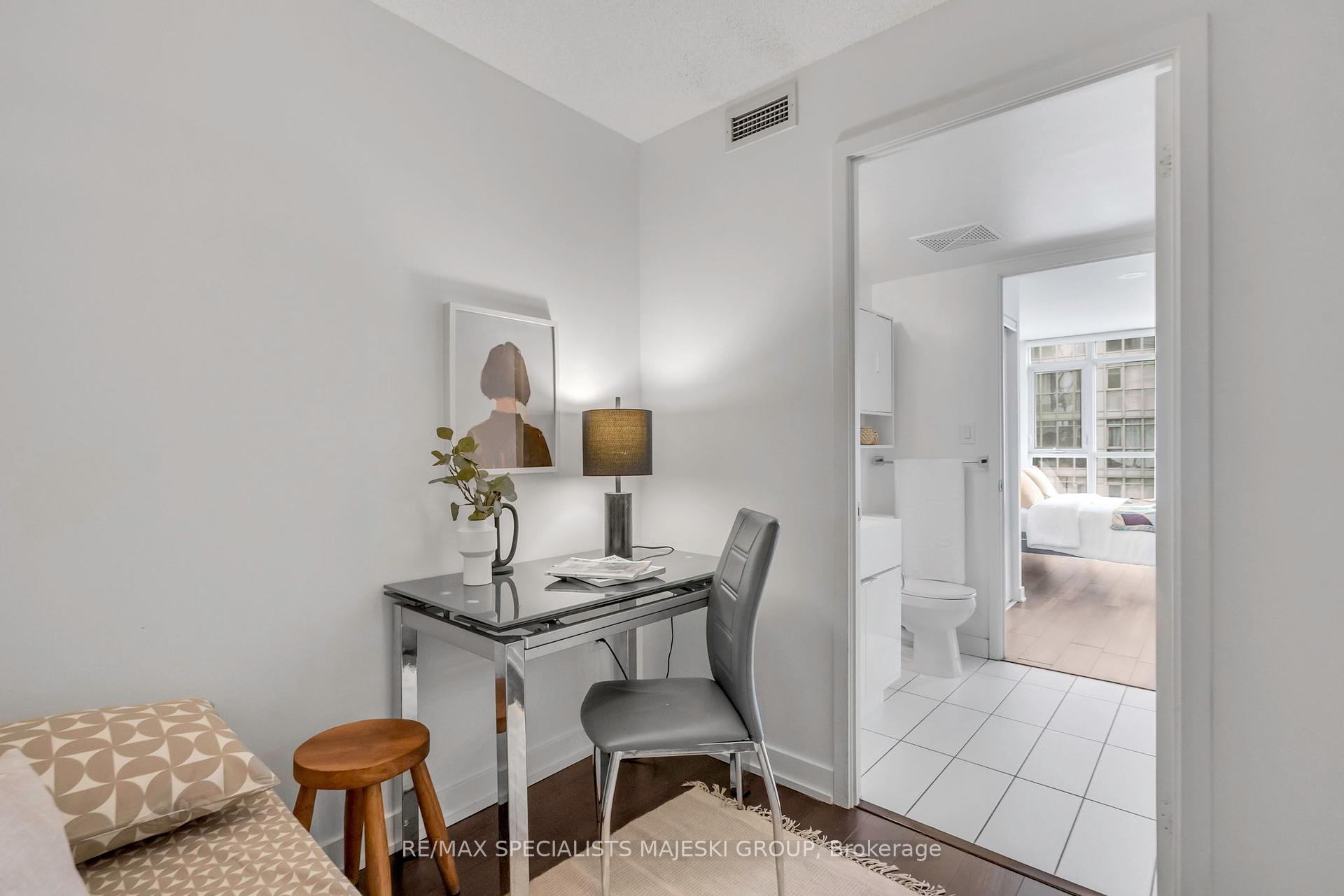 2 Bedrooms Condo at 21 Iceboat,  Toronto For sale