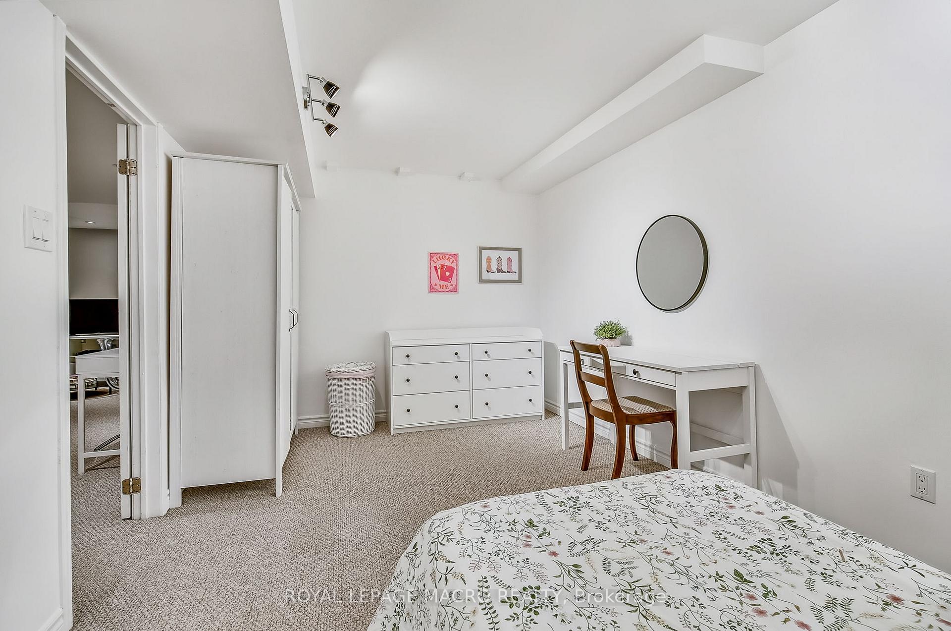 4 Bedrooms Condo at 2055 Walkers, Burlington For sale
