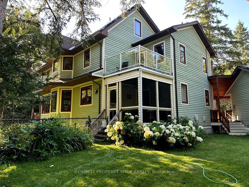 104 Deerwood