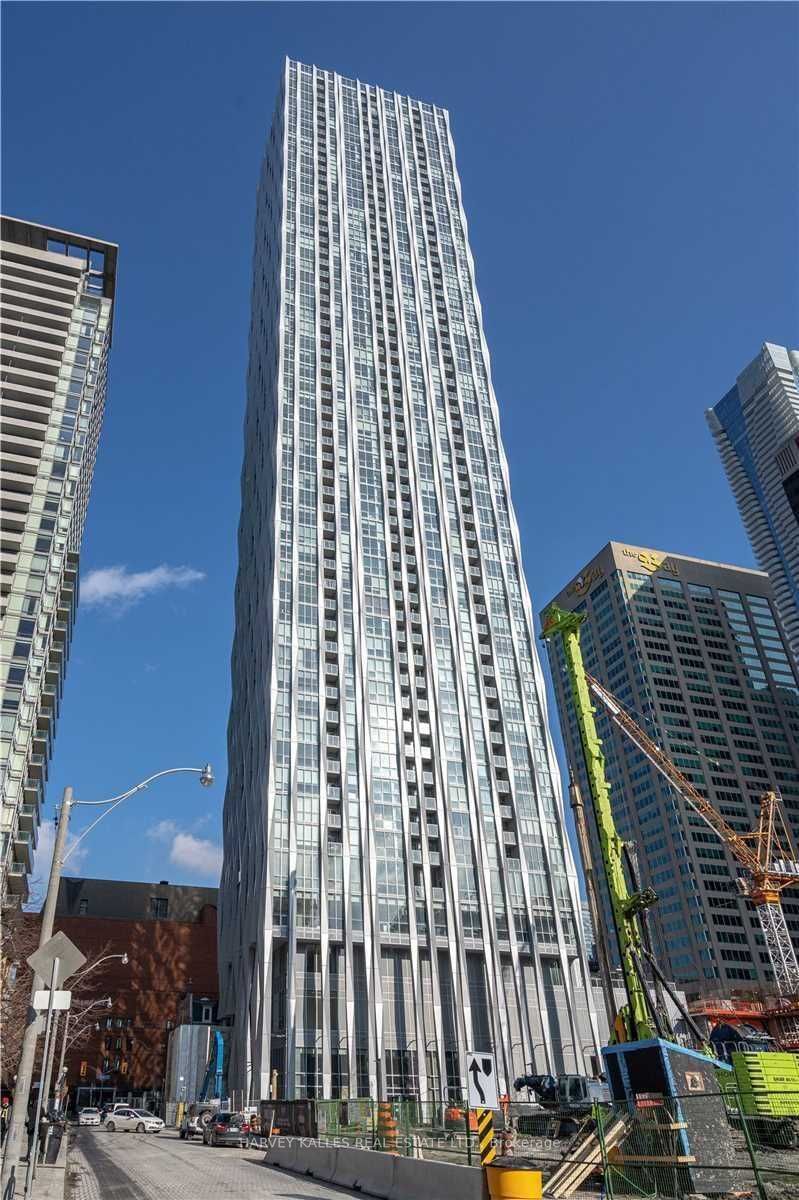1 Yorkville Avenue 705