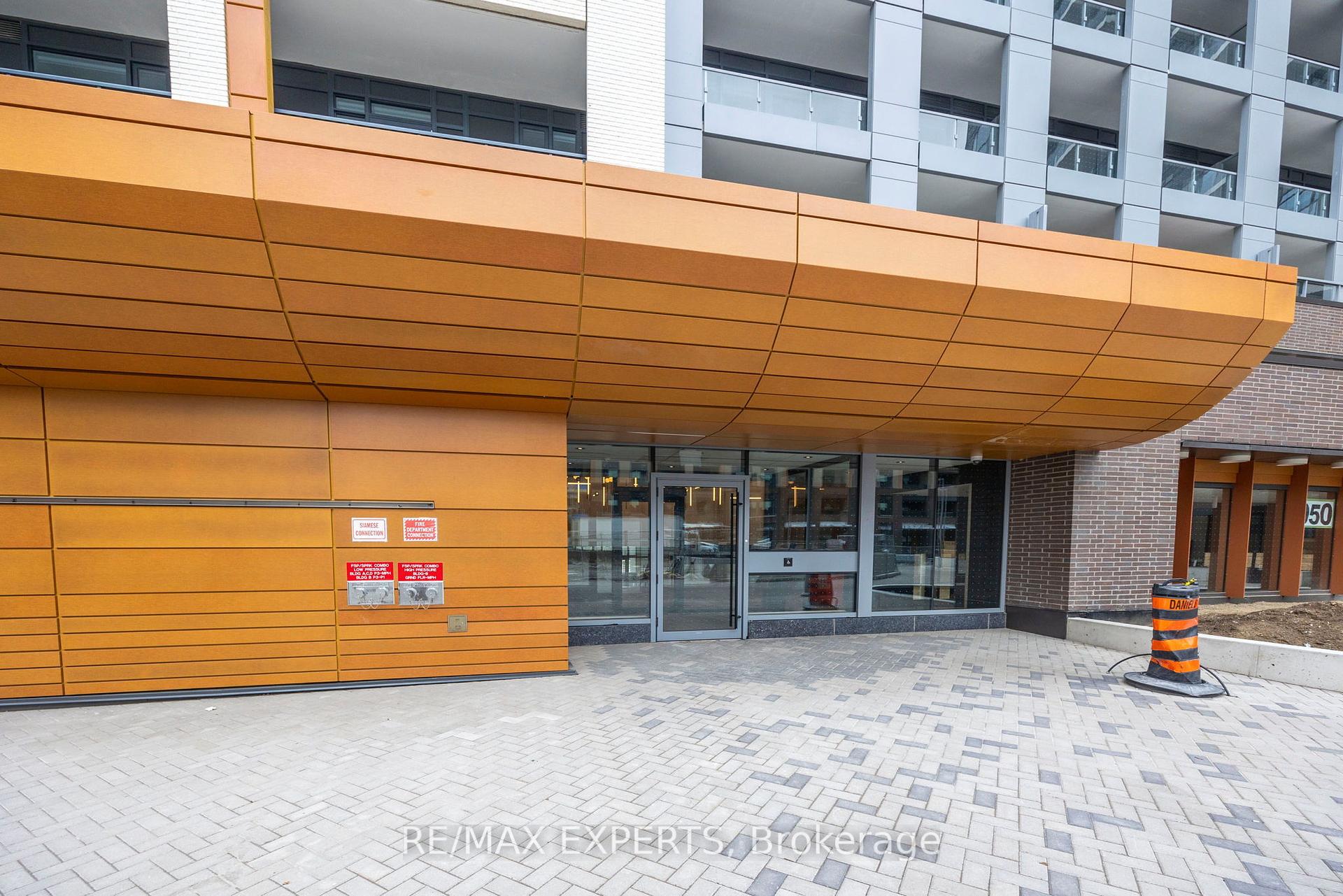 2 Bedrooms Condo at 7950 Bathurst, Vaughan For sale