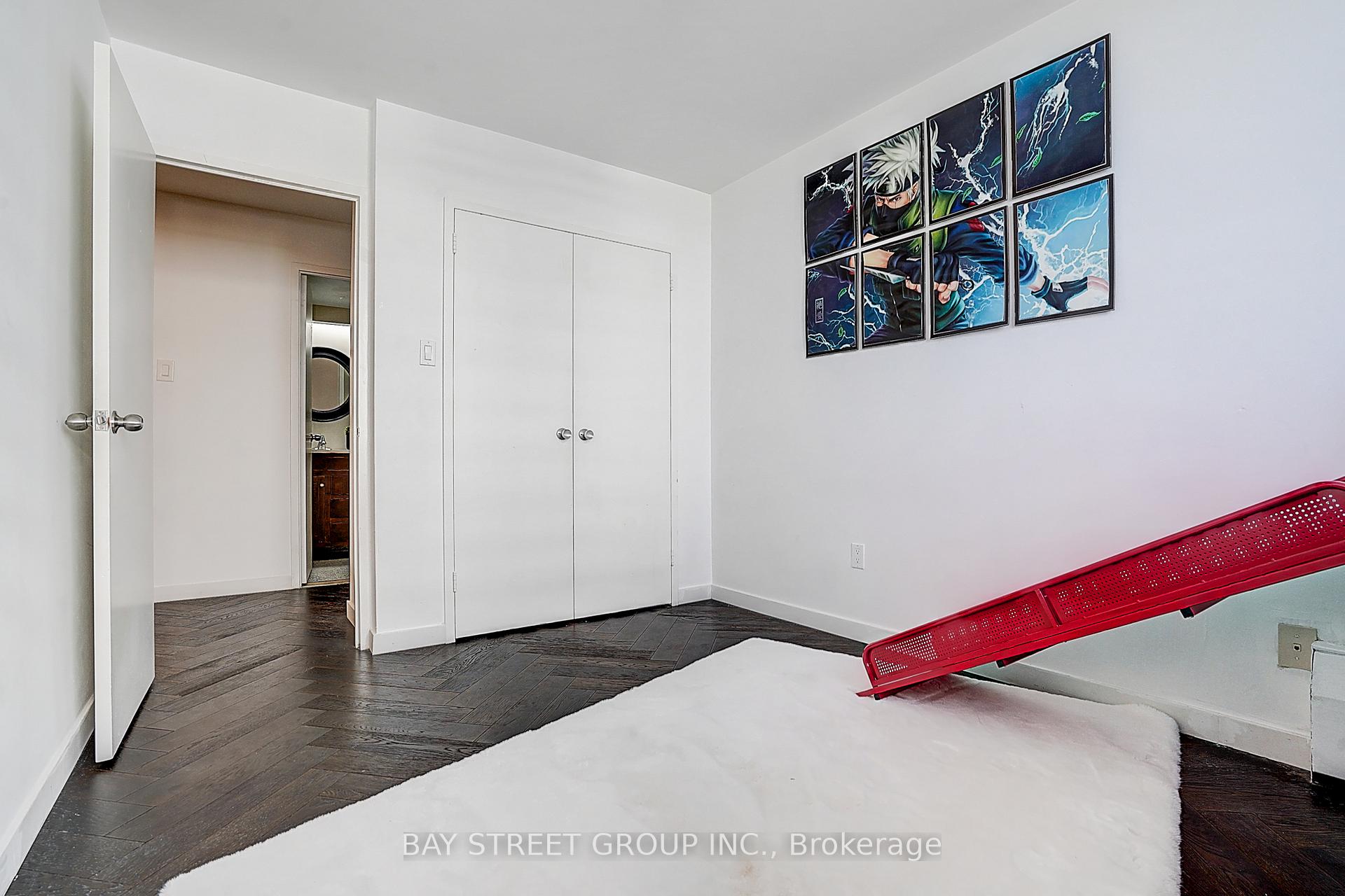 2 Bedrooms Condo at 10 Parkway Forest, Toronto For sale