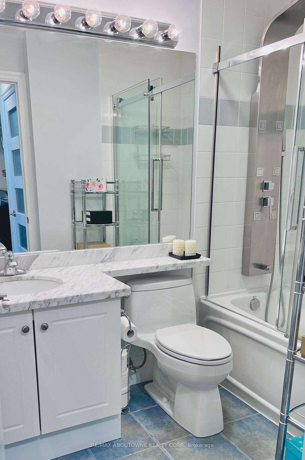 2 Bedrooms Condo at 1359 Rathburn, Mississauga For sale