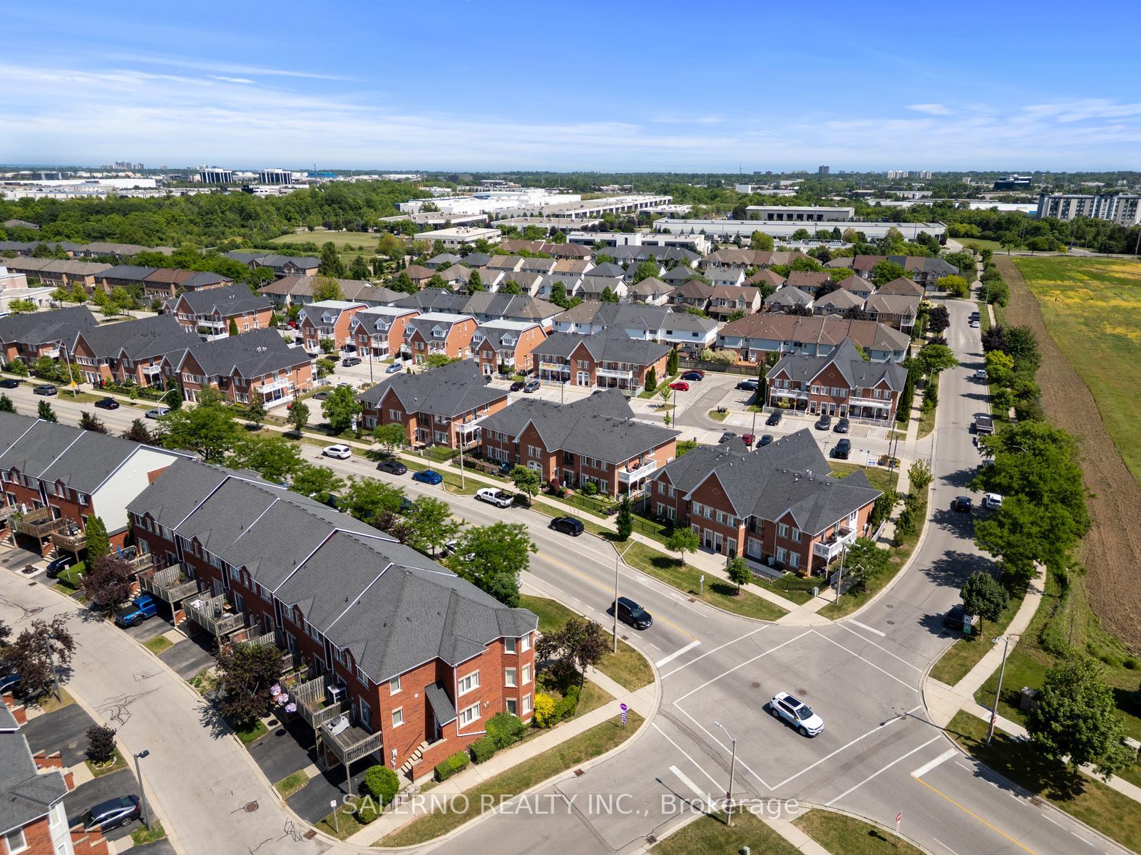 3 Bedrooms Condo at 1701 Lampman, Burlington For sale