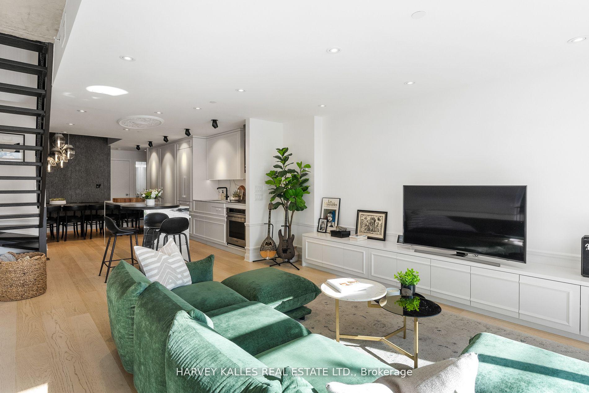 3 Bedrooms Condo at 205 Manning, Toronto For sale