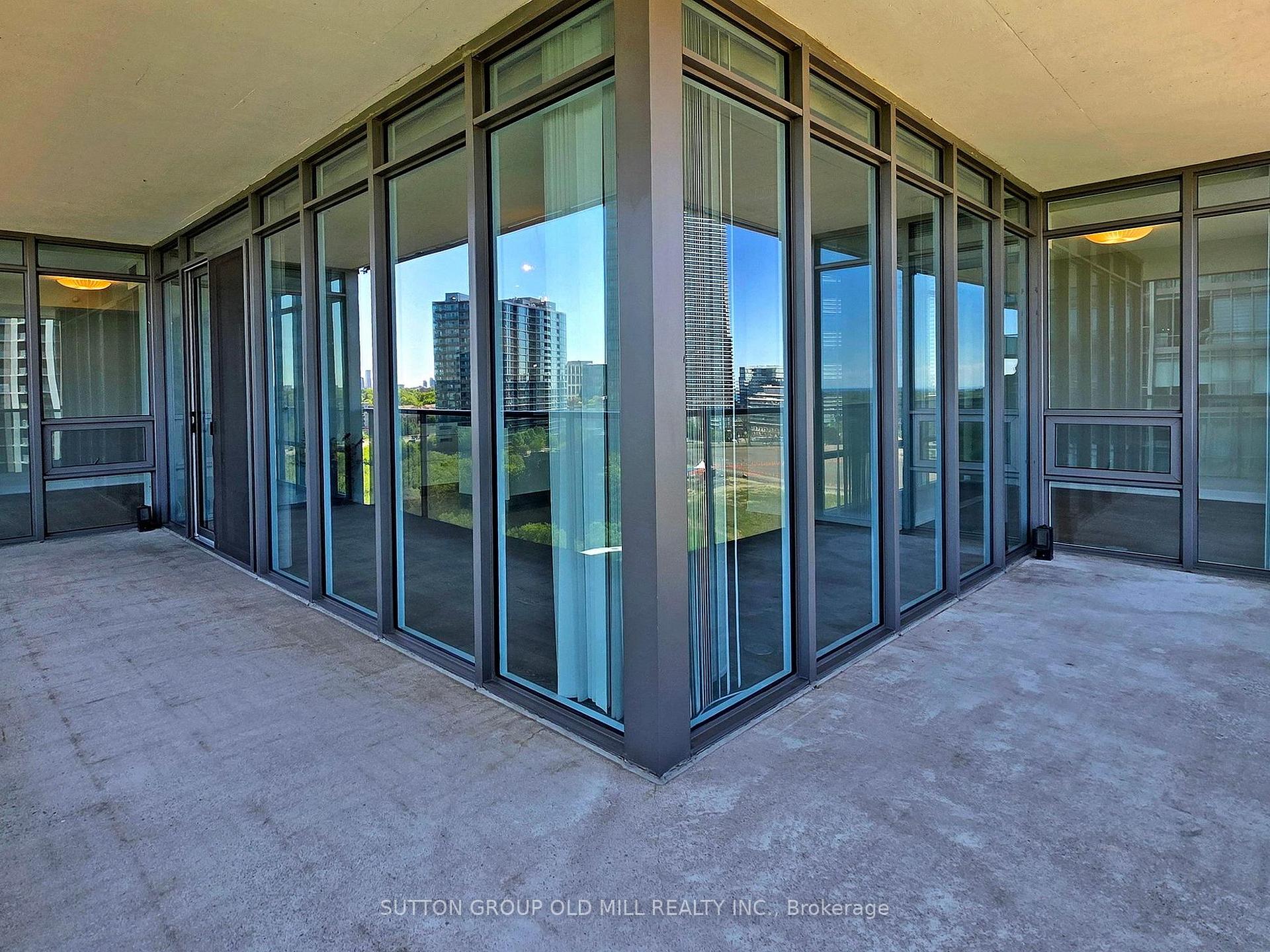 3 Bedrooms Condo at 90 Park Lawn, Toronto For sale