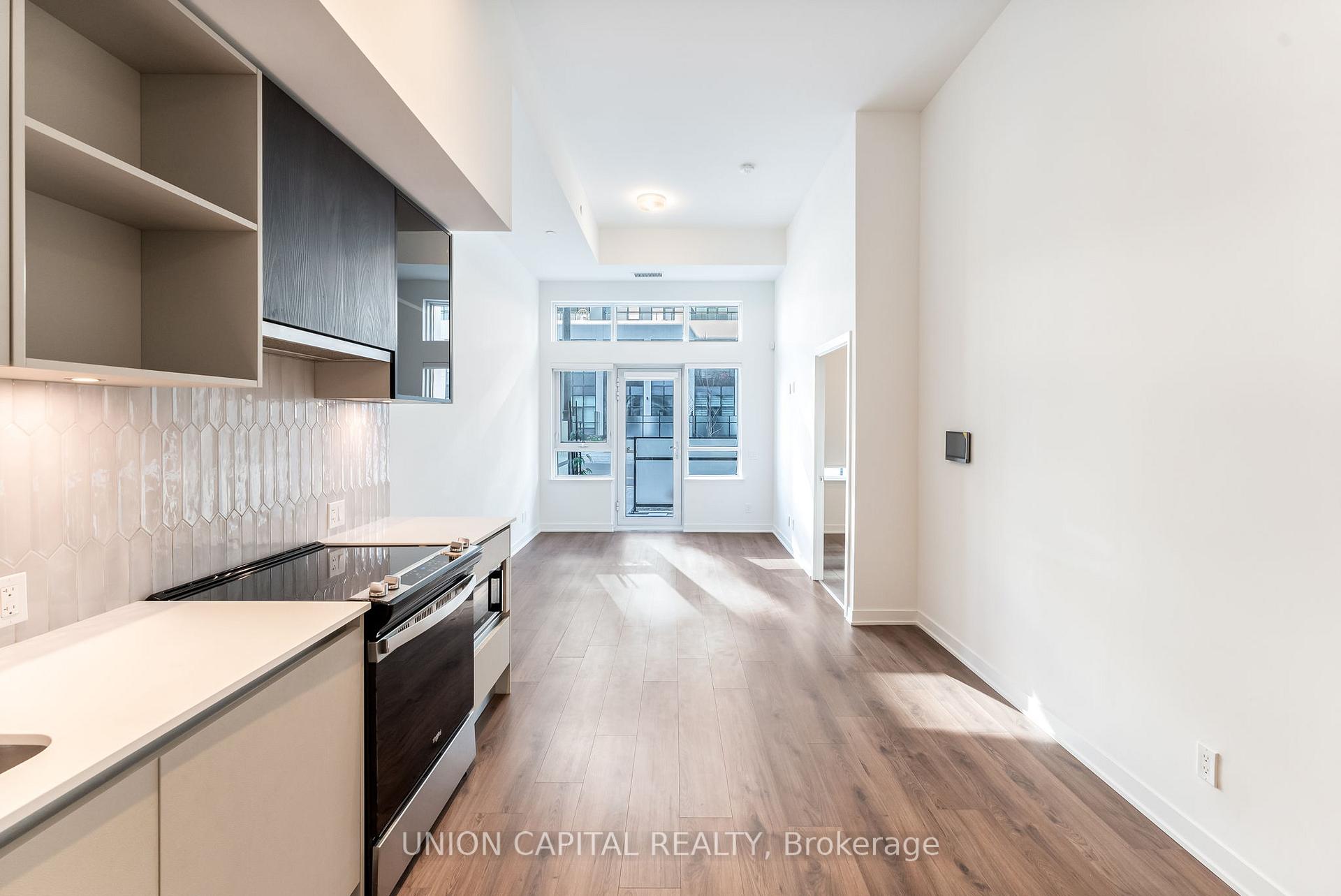 2 Bedrooms Condo at 405 Dundas, Oakville For sale