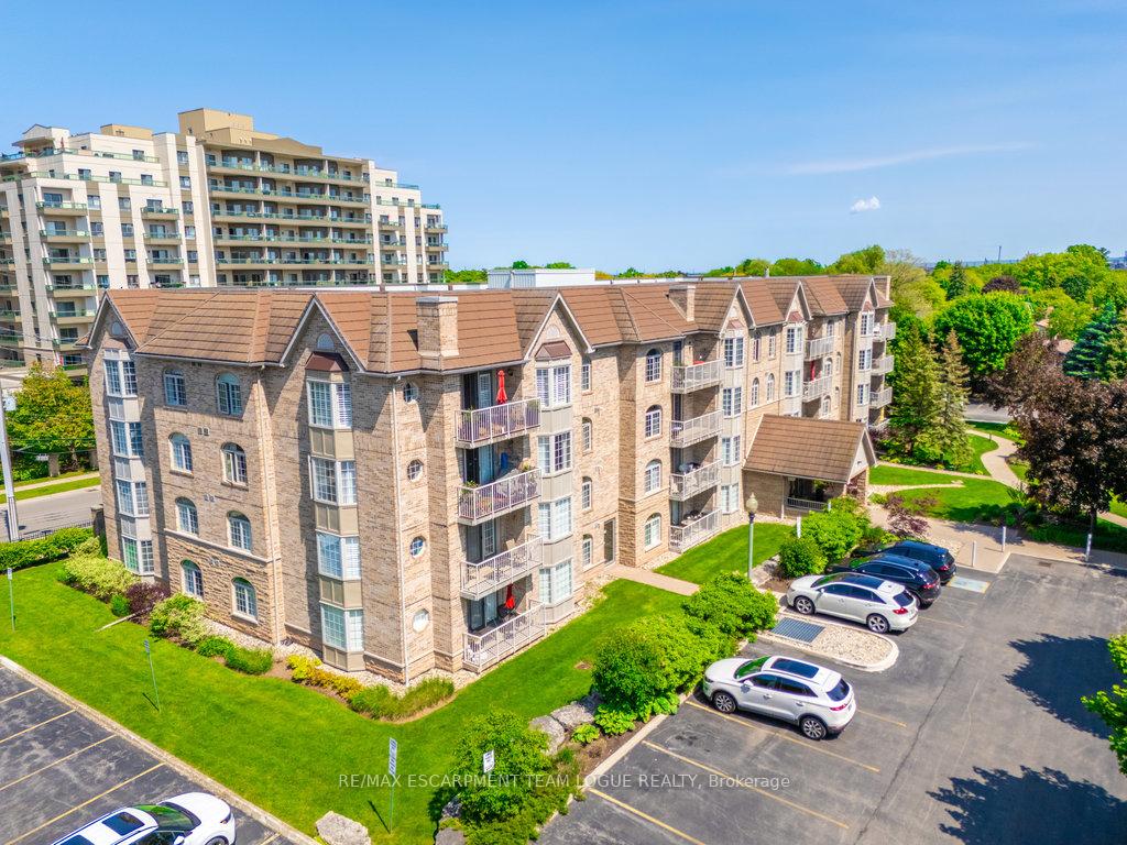 2 Bedrooms Condo at 216 Plains Road West, Burlington For sale