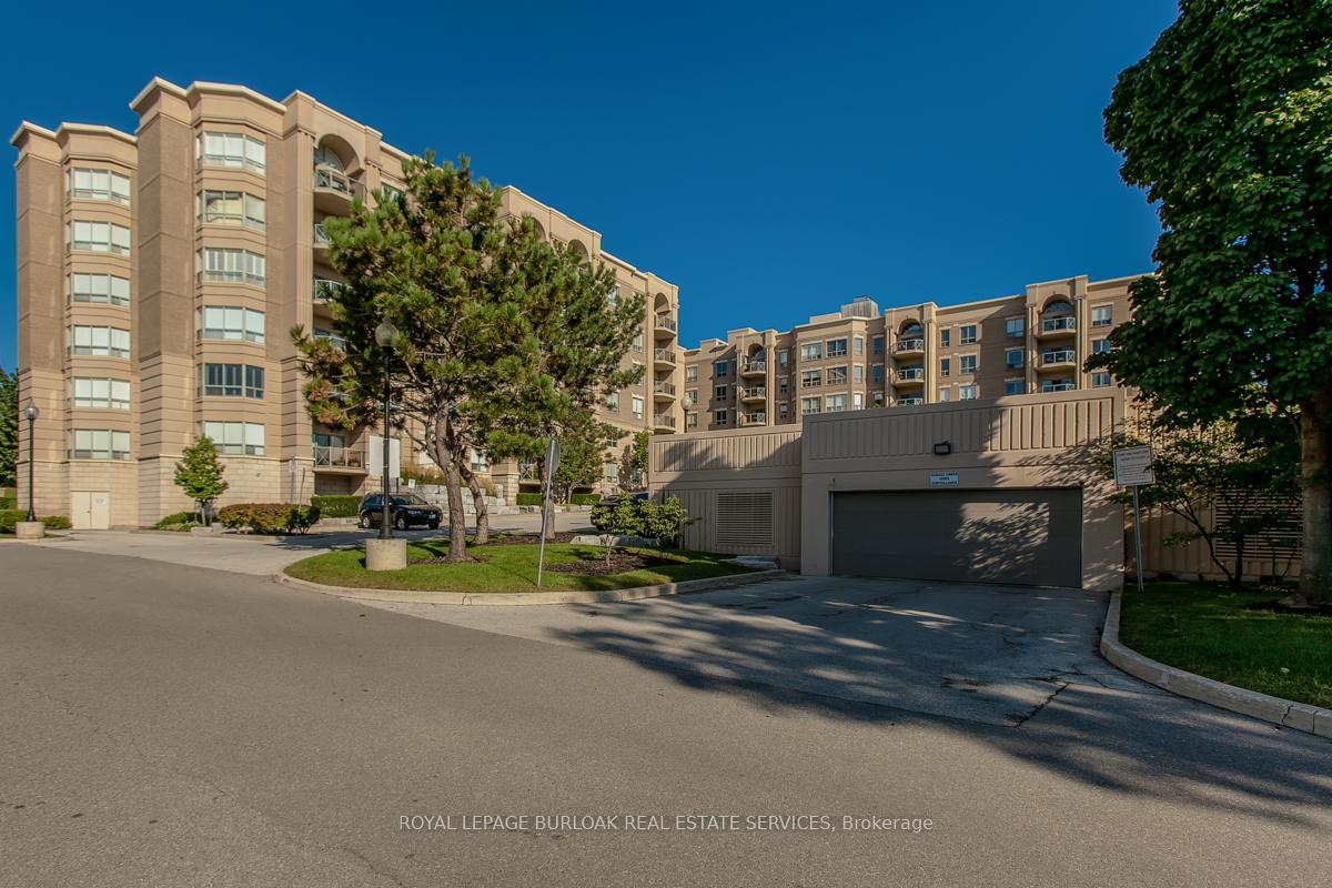 2 Bedrooms Condo at 2075 Amherst Heights, Burlington For sale