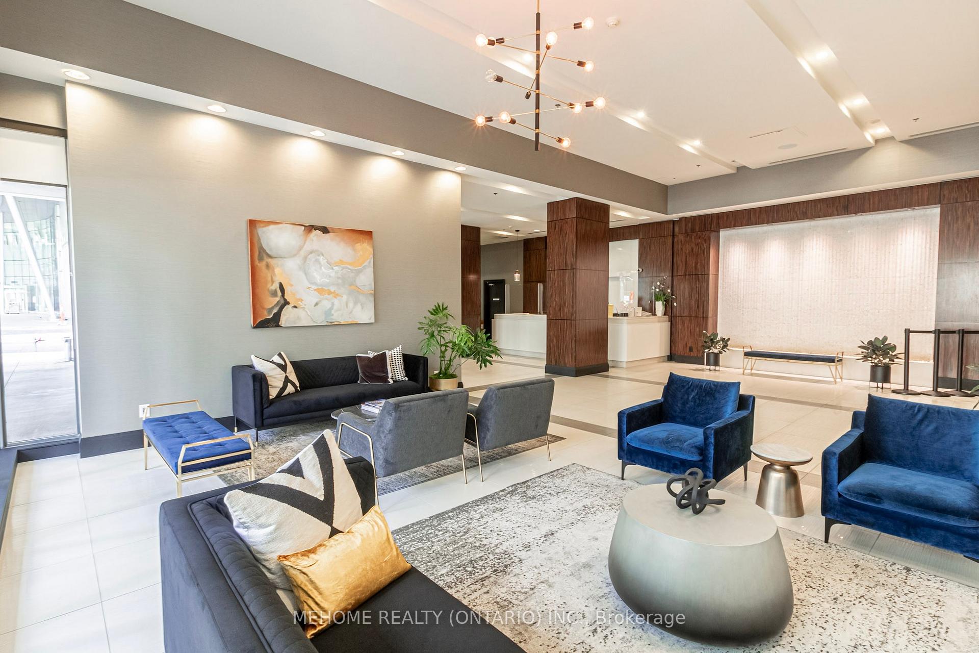 3 Bedrooms Condo at 19 Grand Trunk, Toronto For sale