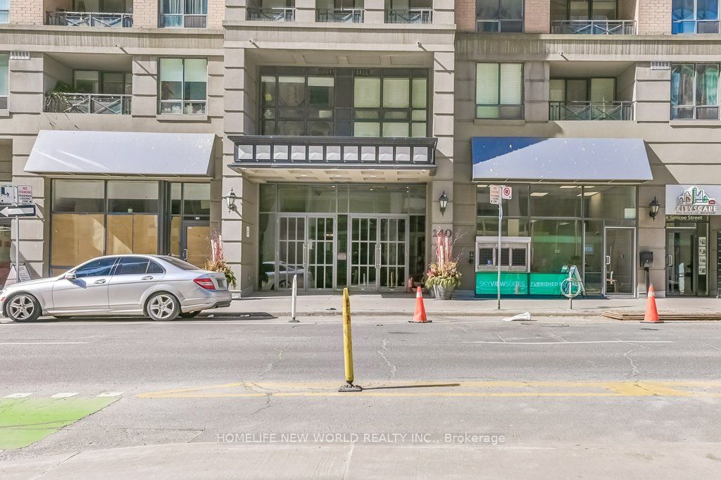 #1520 - 140 Simcoe Street, Toronto, ON M5H 4E9