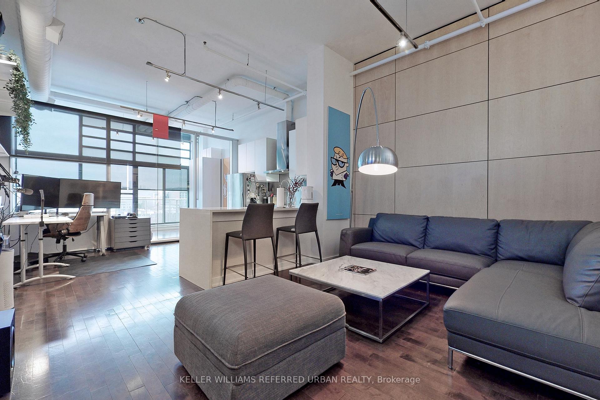 2 Bedrooms Condo at 43 Hanna, Toronto For sale