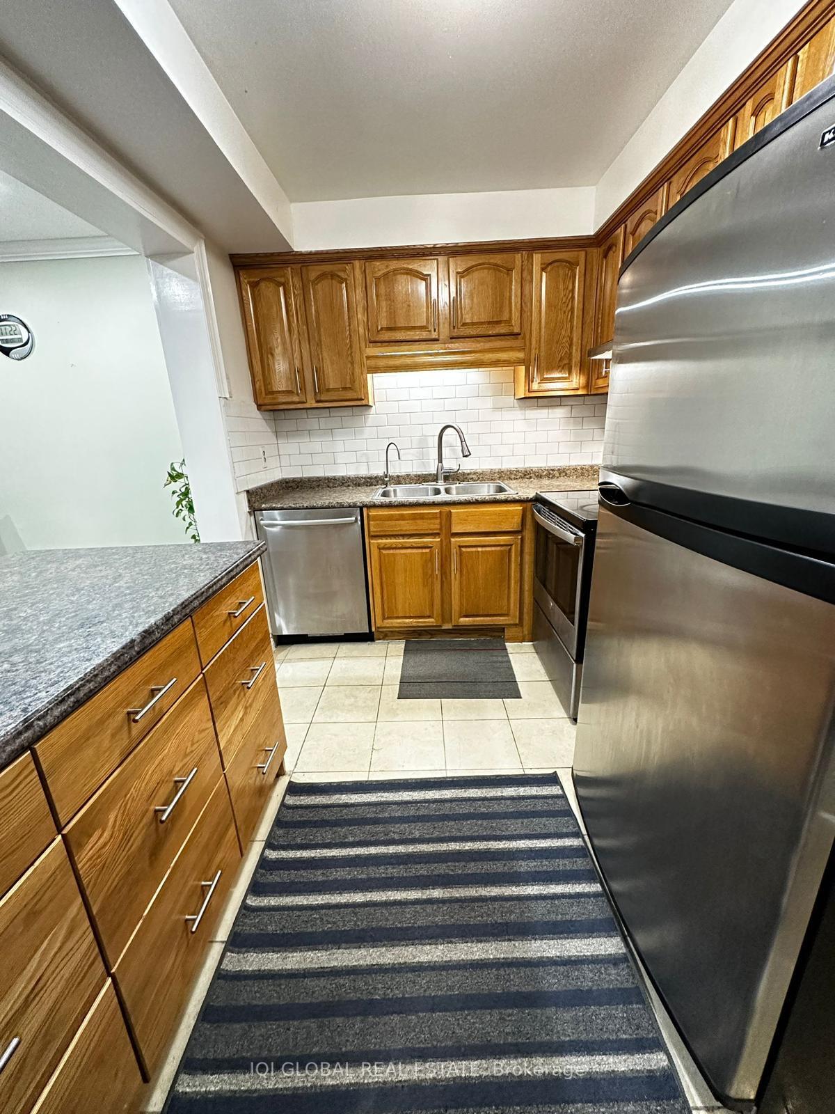 3 Bedrooms Condo at 3500 South Mills, Mississauga For sale
