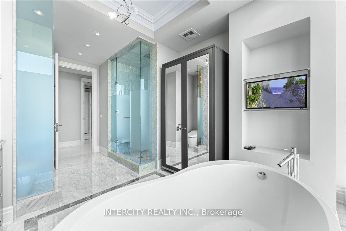 3 Bedrooms Condo at 50 Yorkville, Toronto For sale
