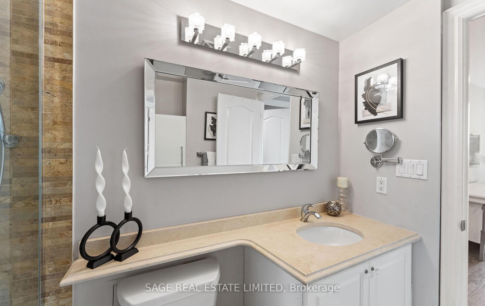 2 Bedrooms Condo at 88 Promenade, Vaughan For sale