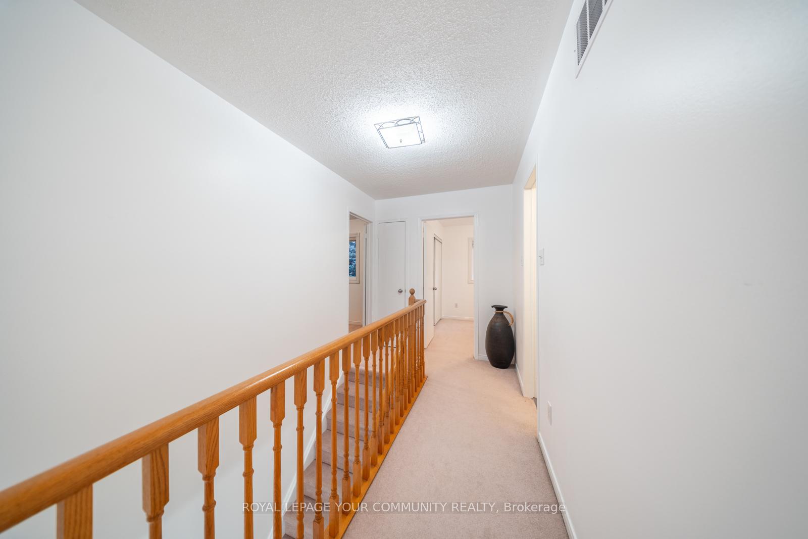 3 Bedrooms Condo at 5865 Dalebrook, Mississauga For sale