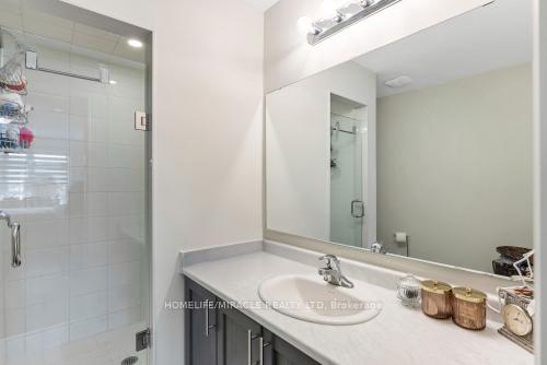 2 Bedrooms Condo at 40 Zinfendel, Hamilton For sale