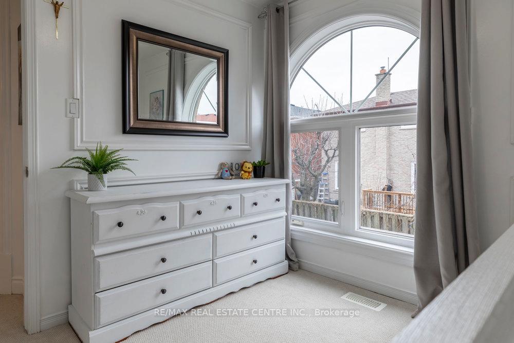 3 Bedrooms Condo at 2774 King,  Hamilton For sale