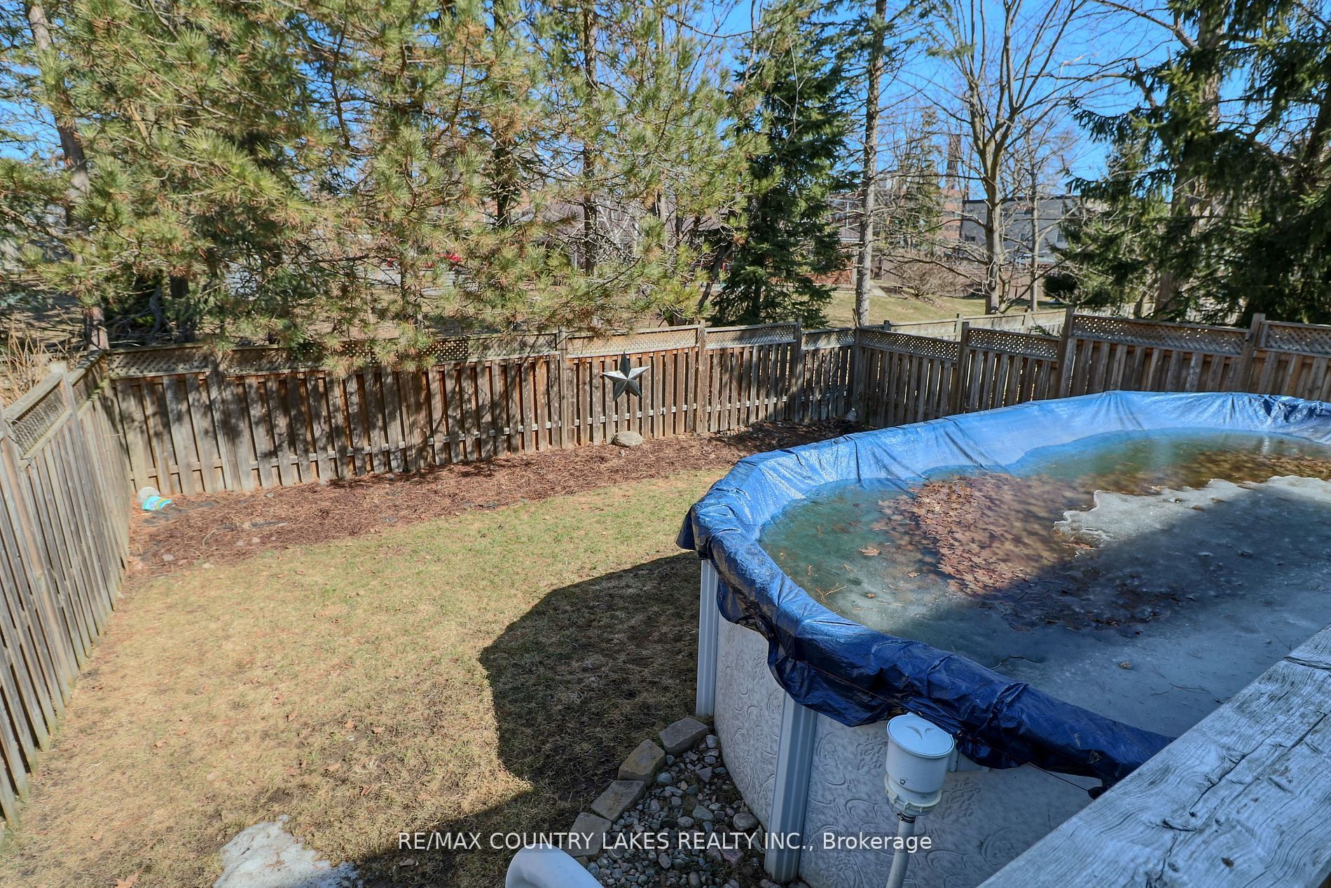 8 Fallingbrook Crescent