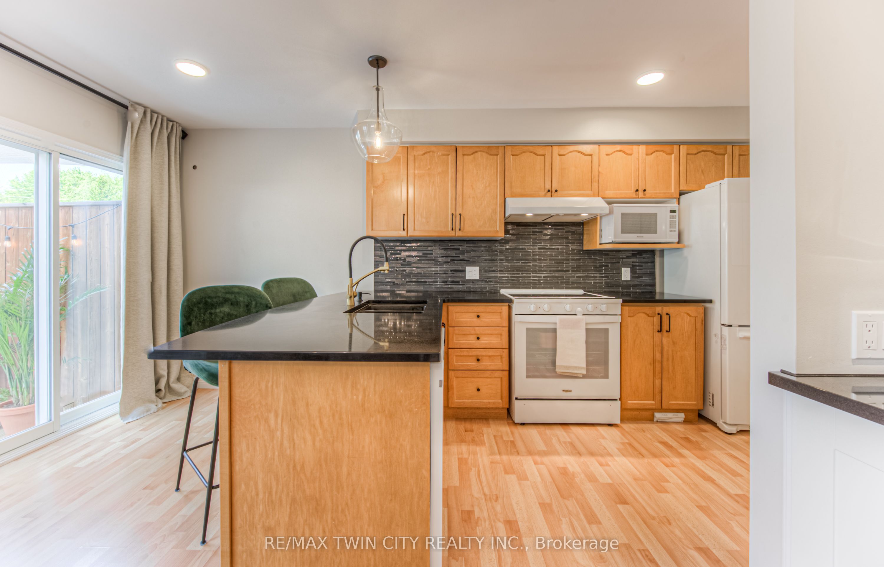 381 University Downs Crescent