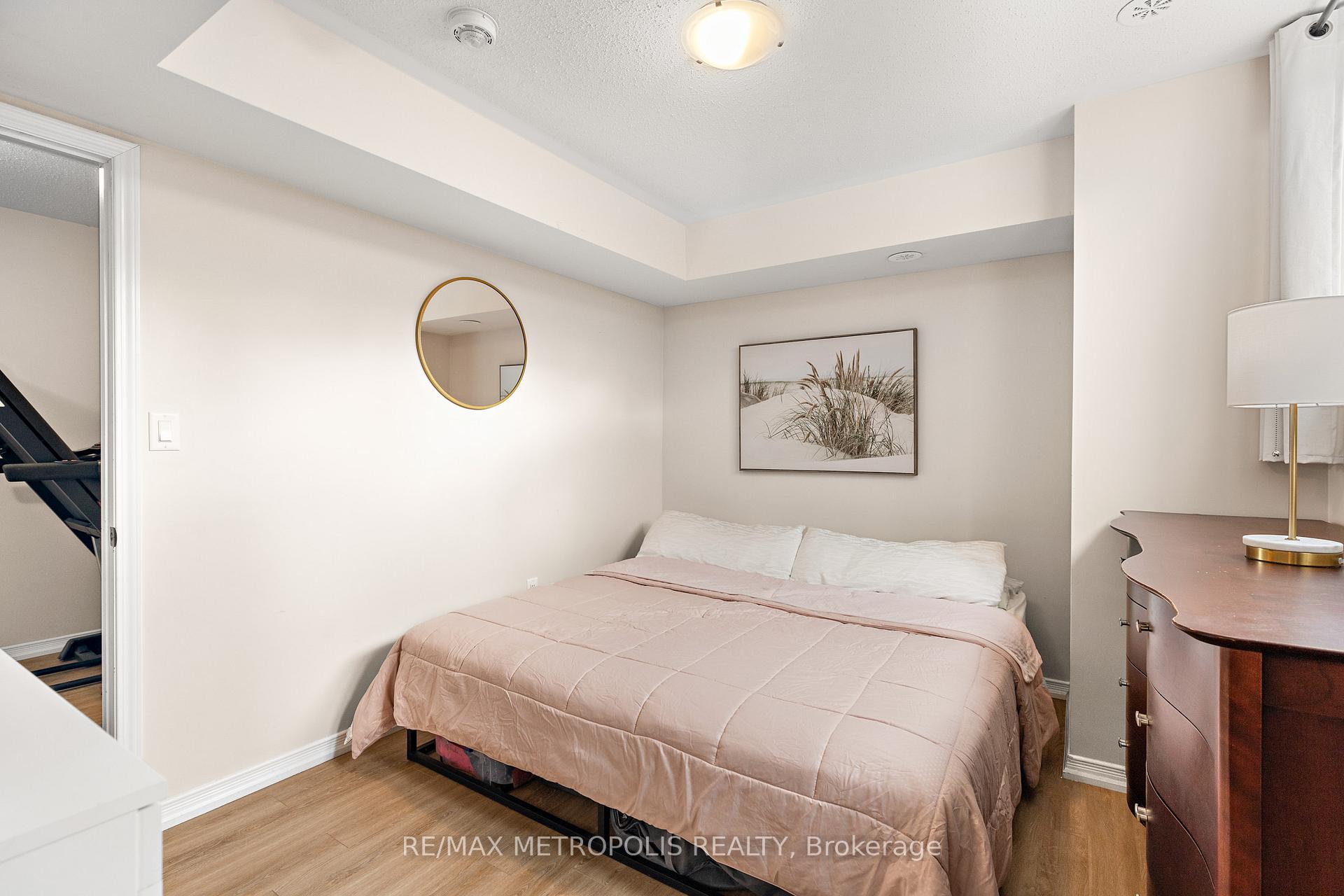 2 Bedrooms Condo at 24 Fieldway,  Toronto For sale