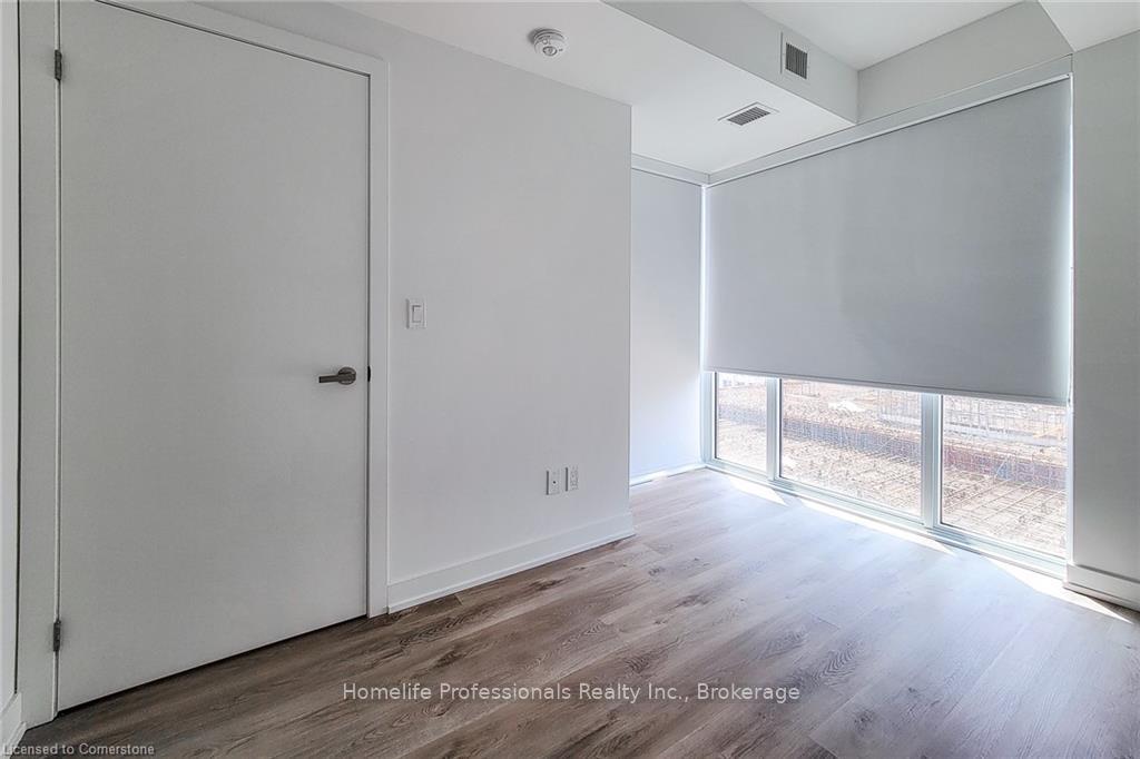 1 Bedroom Condo at 370 Martha,  Burlington For sale